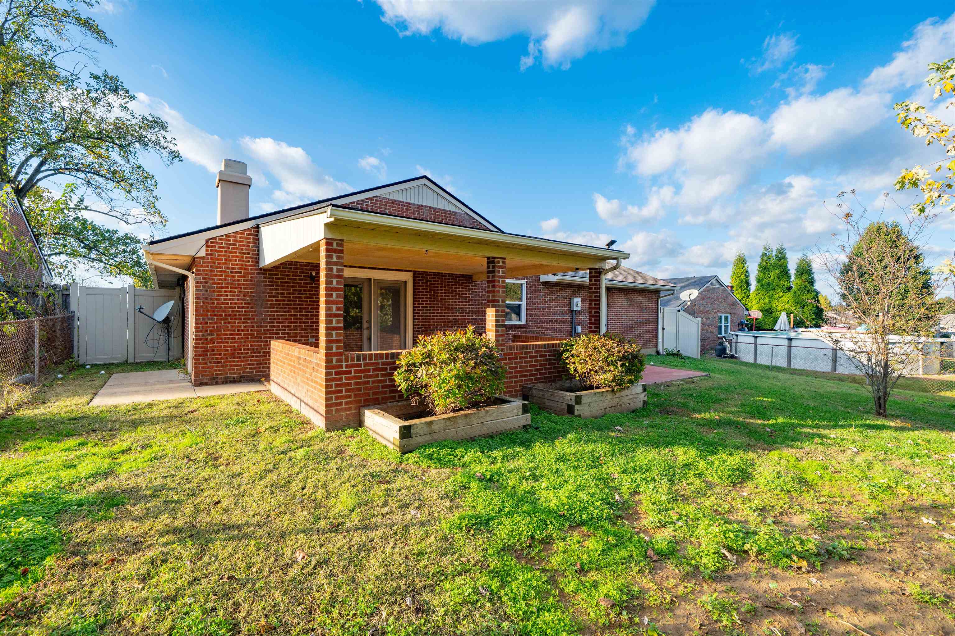 2300 Southeastern Parkway, Owensboro, Kentucky 42303, 3 Bedrooms Bedrooms, ,2 BathroomsBathrooms,Single Family Residence,For Sale,Southeastern Parkway,93440