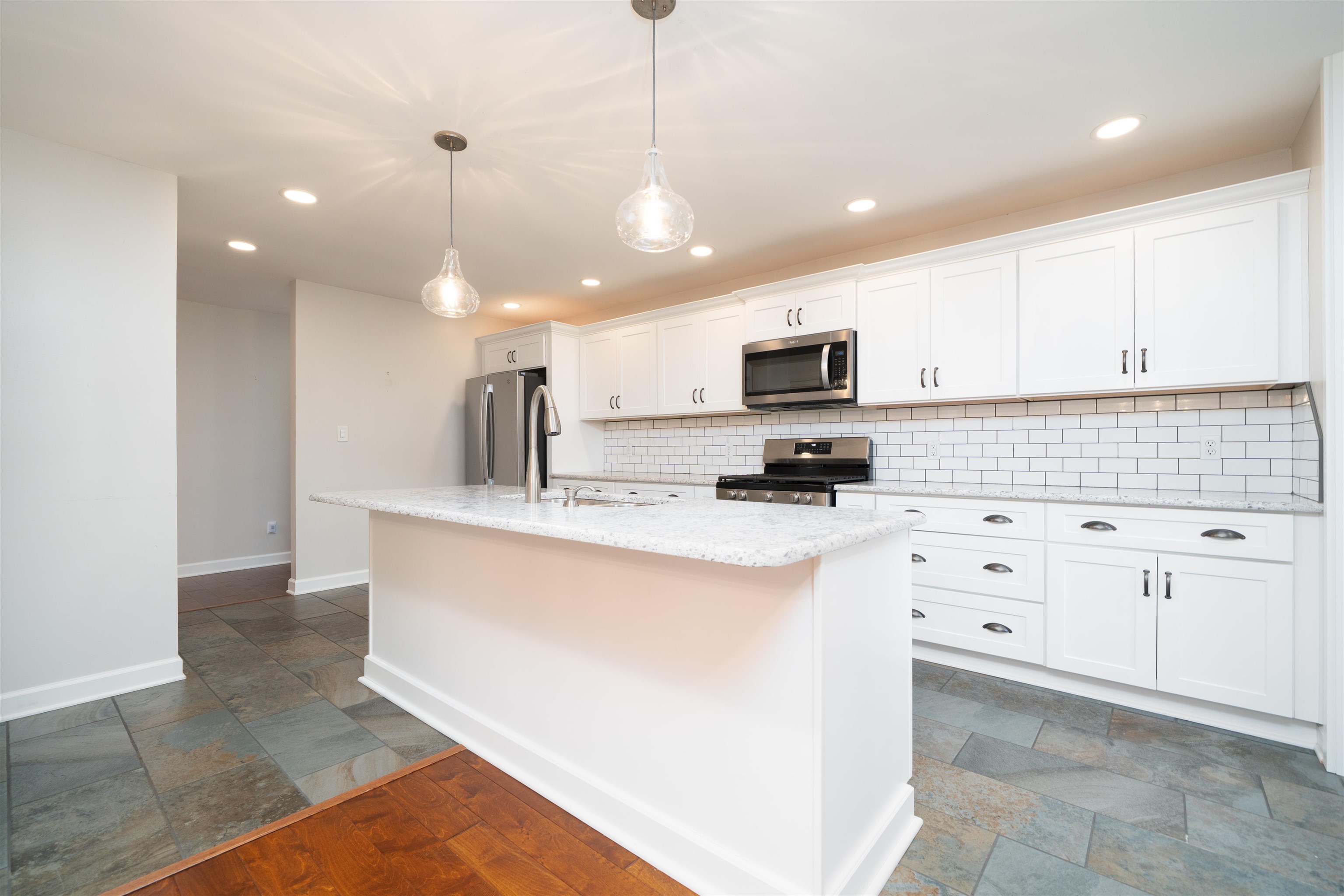 2300 Southeastern Parkway, Owensboro, Kentucky 42303, 3 Bedrooms Bedrooms, ,2 BathroomsBathrooms,Single Family Residence,For Sale,Southeastern Parkway,93440