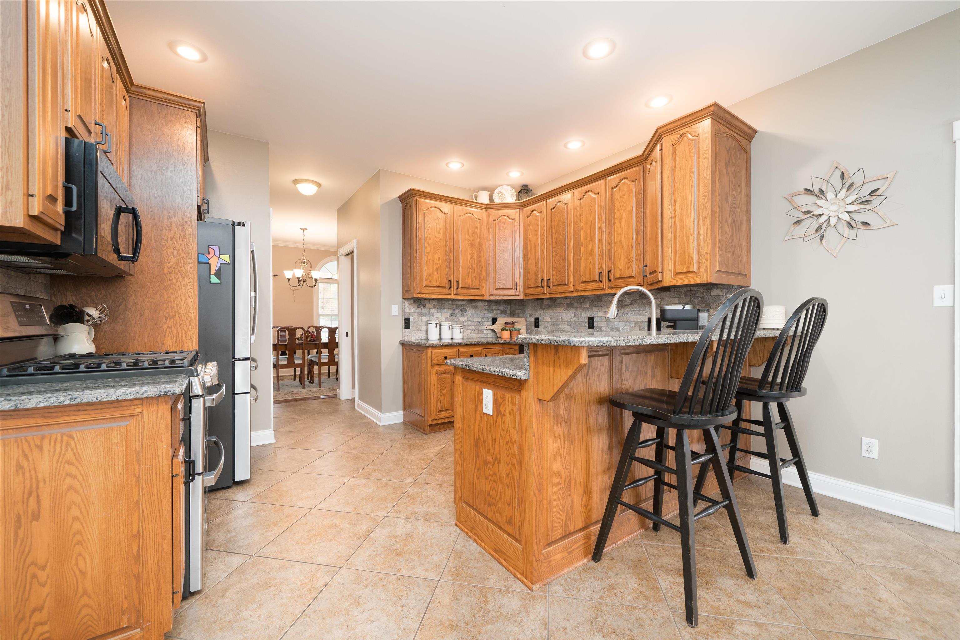 4329 Valleyview Ct, Owensboro, Kentucky 42303, 6 Bedrooms Bedrooms, ,3 BathroomsBathrooms,Single Family Residence,For Sale,Valleyview Ct,93449