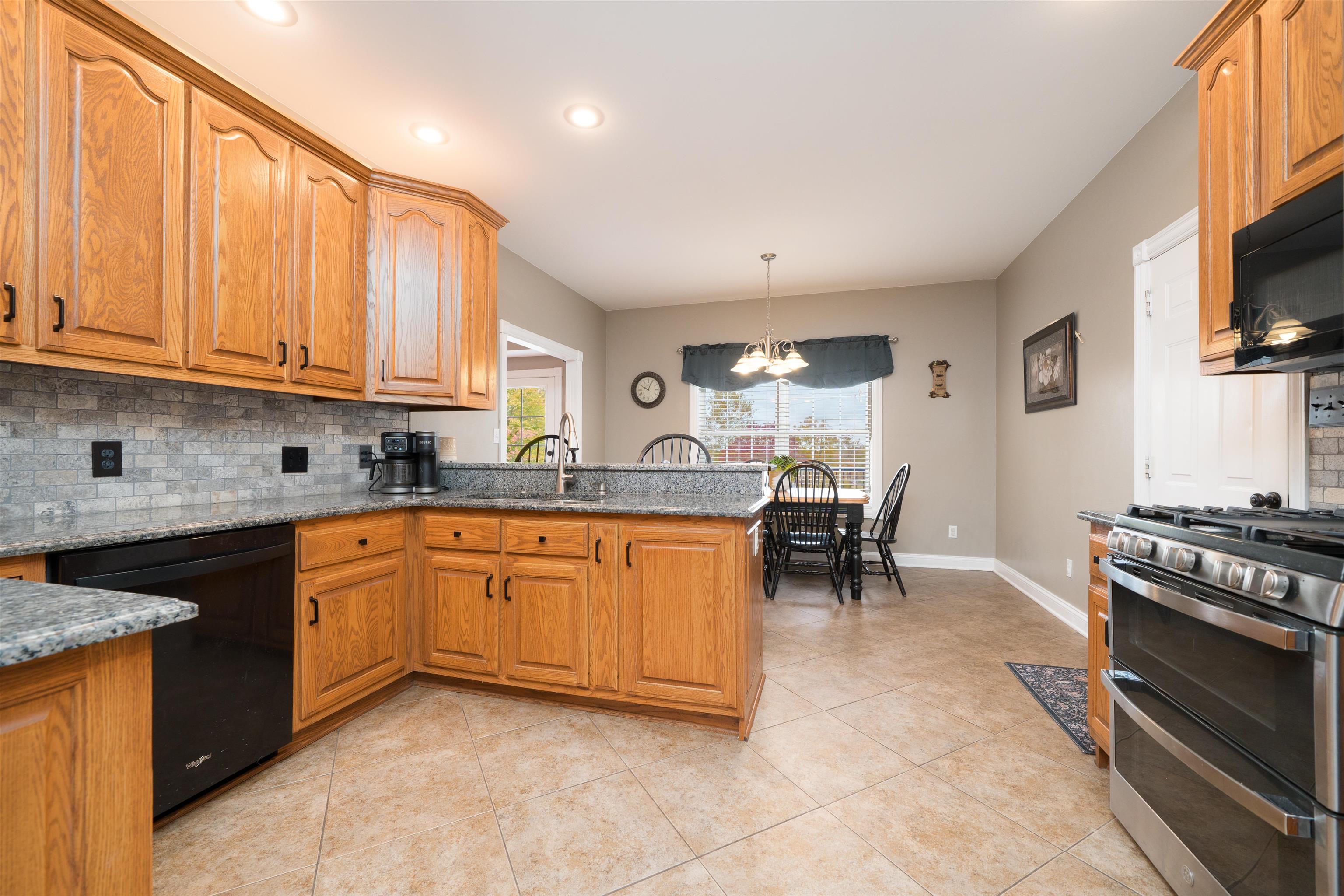 4329 Valleyview Ct, Owensboro, Kentucky 42303, 6 Bedrooms Bedrooms, ,3 BathroomsBathrooms,Single Family Residence,For Sale,Valleyview Ct,93449