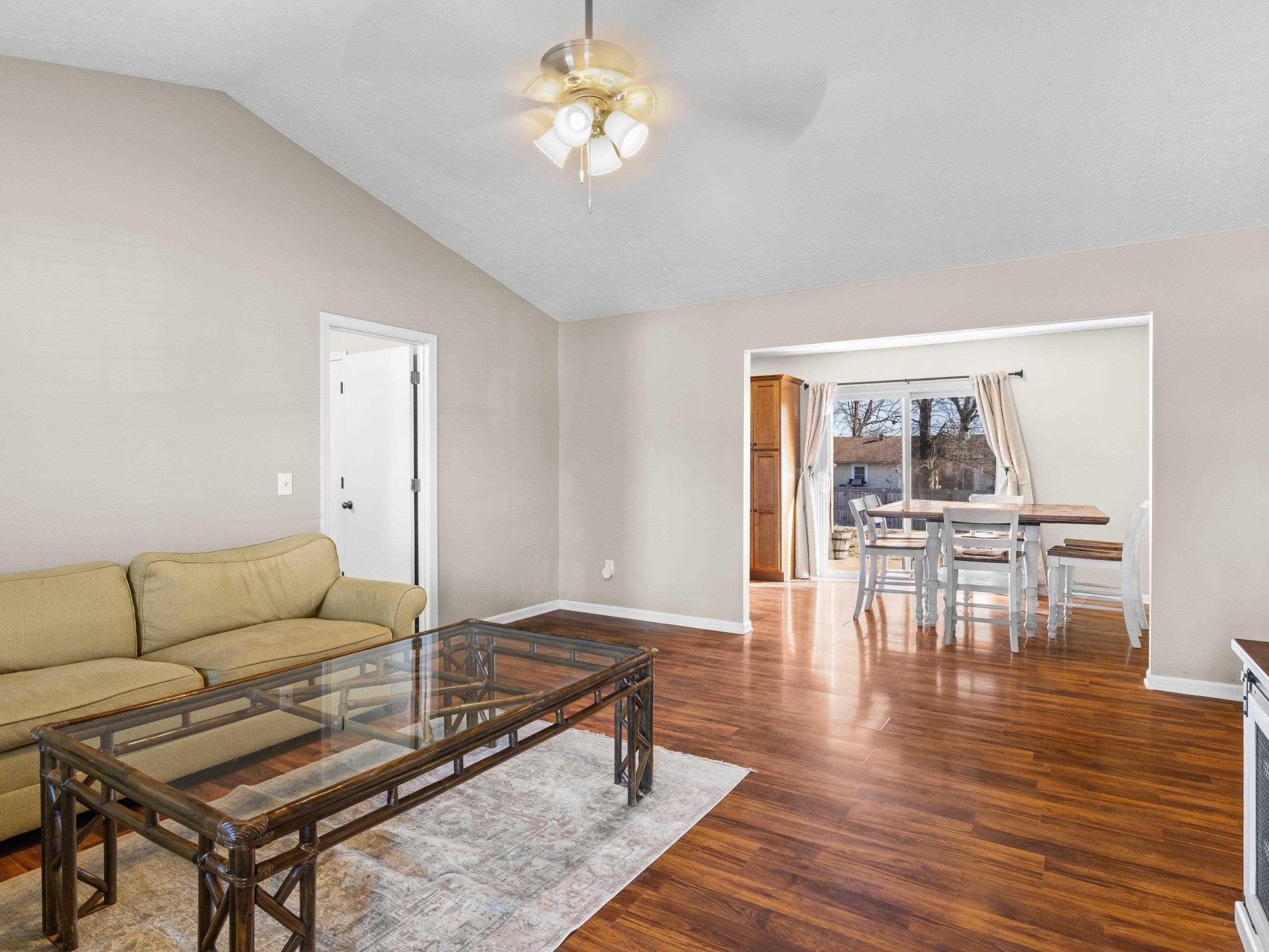 4437 Hunters Trace, Owensboro, Kentucky 42303, 3 Bedrooms Bedrooms, ,2 BathroomsBathrooms,Single Family Residence,For Sale,Hunters Trace,93455