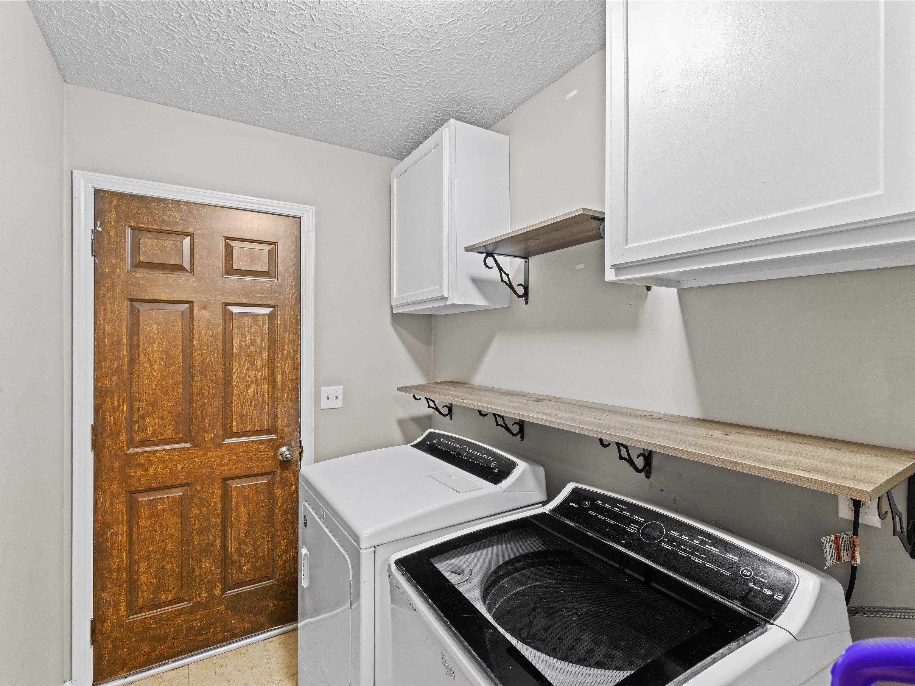 4437 Hunters Trace, Owensboro, Kentucky 42303, 3 Bedrooms Bedrooms, ,2 BathroomsBathrooms,Single Family Residence,For Sale,Hunters Trace,93455