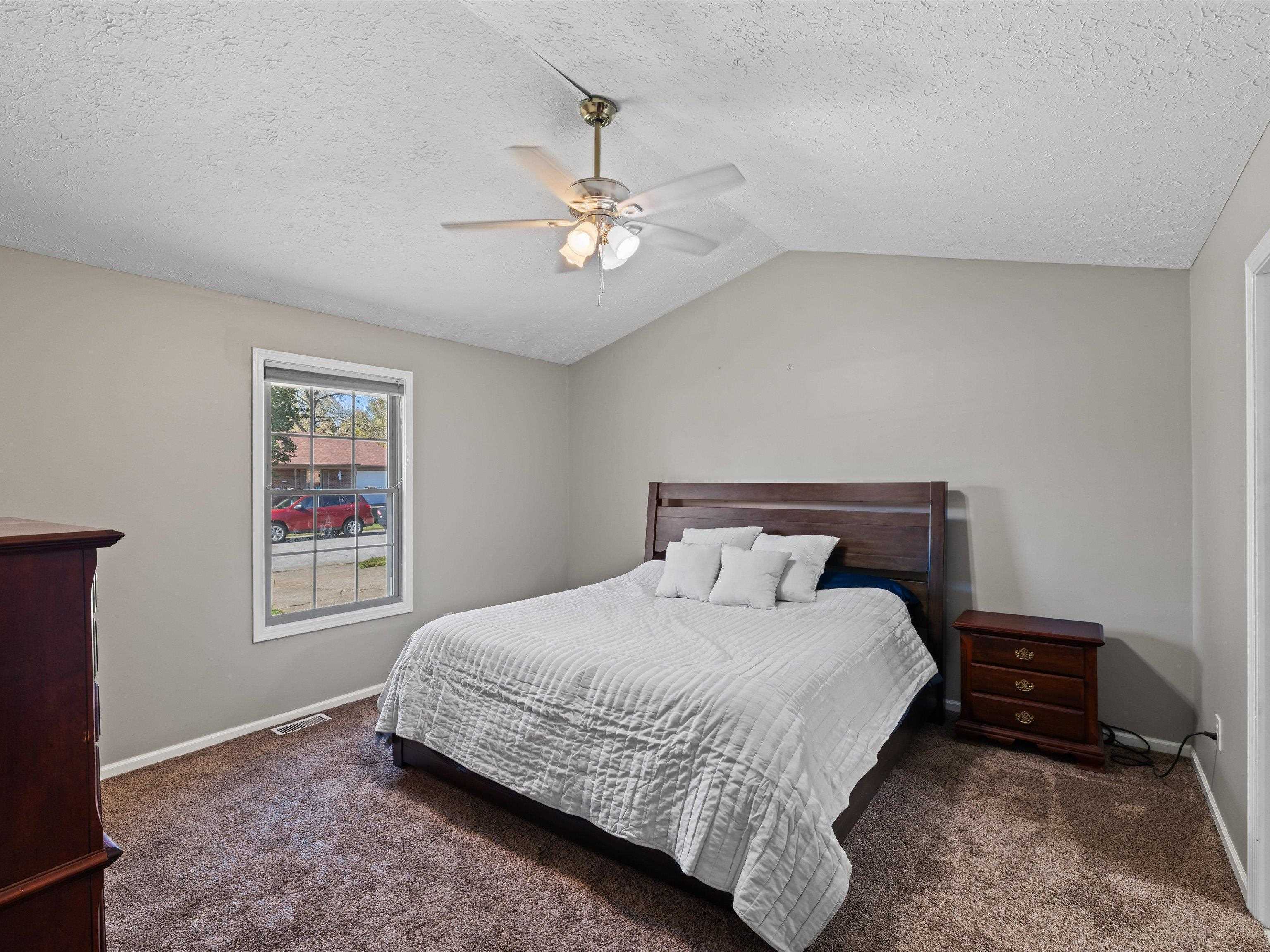 4437 Hunters Trace, Owensboro, Kentucky 42303, 3 Bedrooms Bedrooms, ,2 BathroomsBathrooms,Single Family Residence,For Sale,Hunters Trace,93455