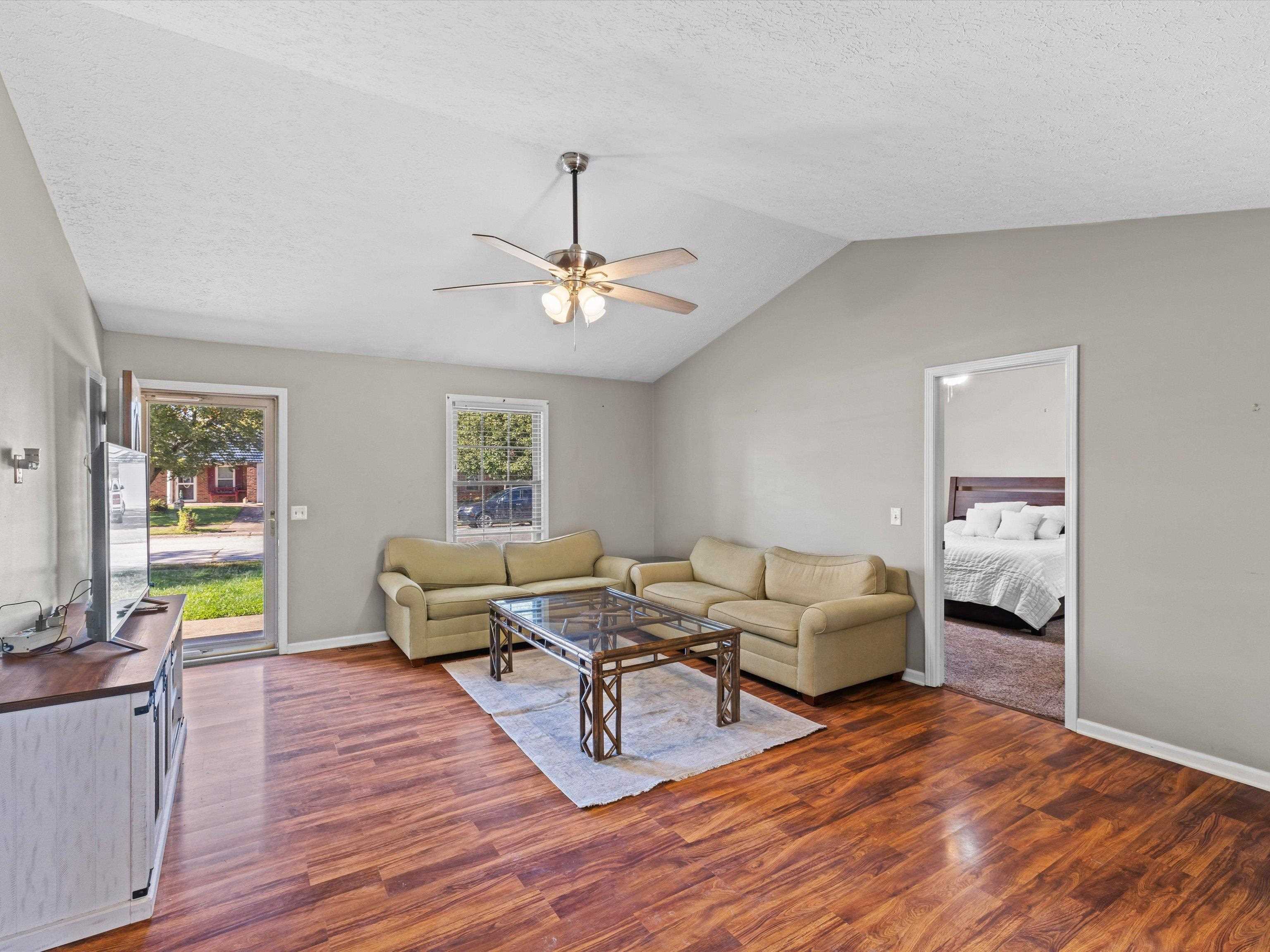 4437 Hunters Trace, Owensboro, Kentucky 42303, 3 Bedrooms Bedrooms, ,2 BathroomsBathrooms,Single Family Residence,For Sale,Hunters Trace,93455