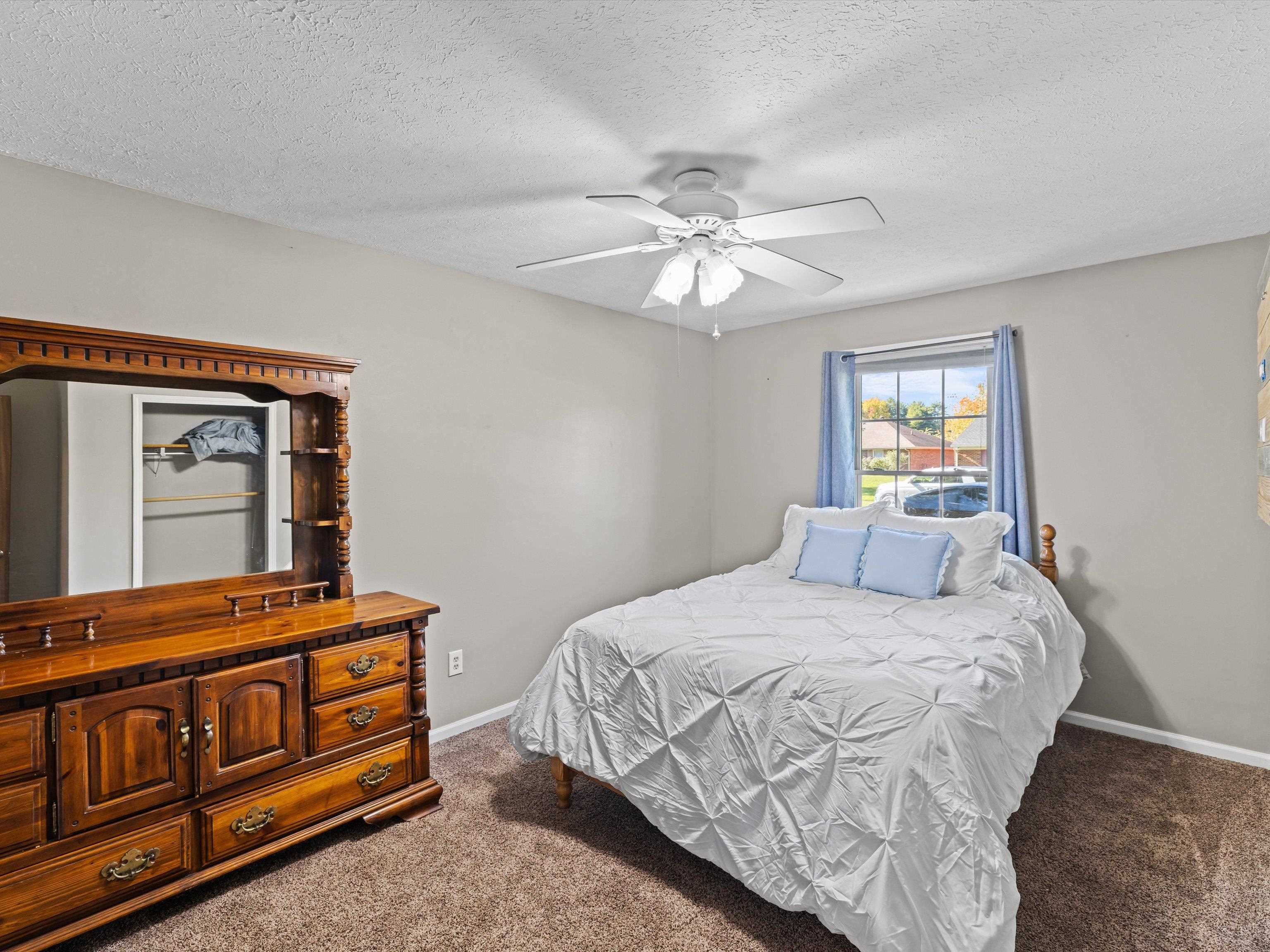 4437 Hunters Trace, Owensboro, Kentucky 42303, 3 Bedrooms Bedrooms, ,2 BathroomsBathrooms,Single Family Residence,For Sale,Hunters Trace,93455