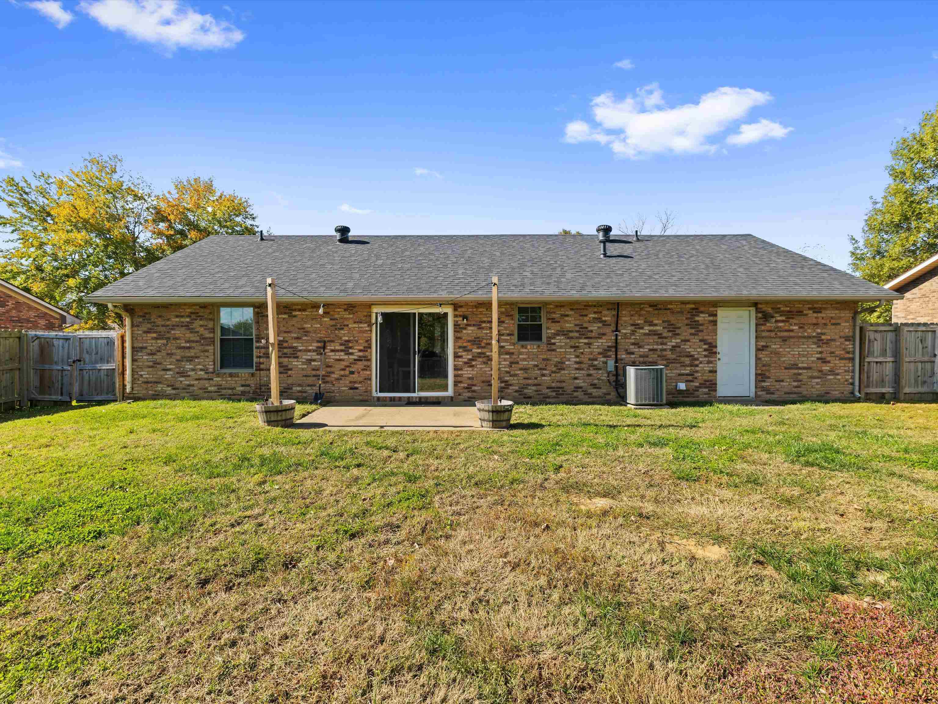 4437 Hunters Trace, Owensboro, Kentucky 42303, 3 Bedrooms Bedrooms, ,2 BathroomsBathrooms,Single Family Residence,For Sale,Hunters Trace,93455