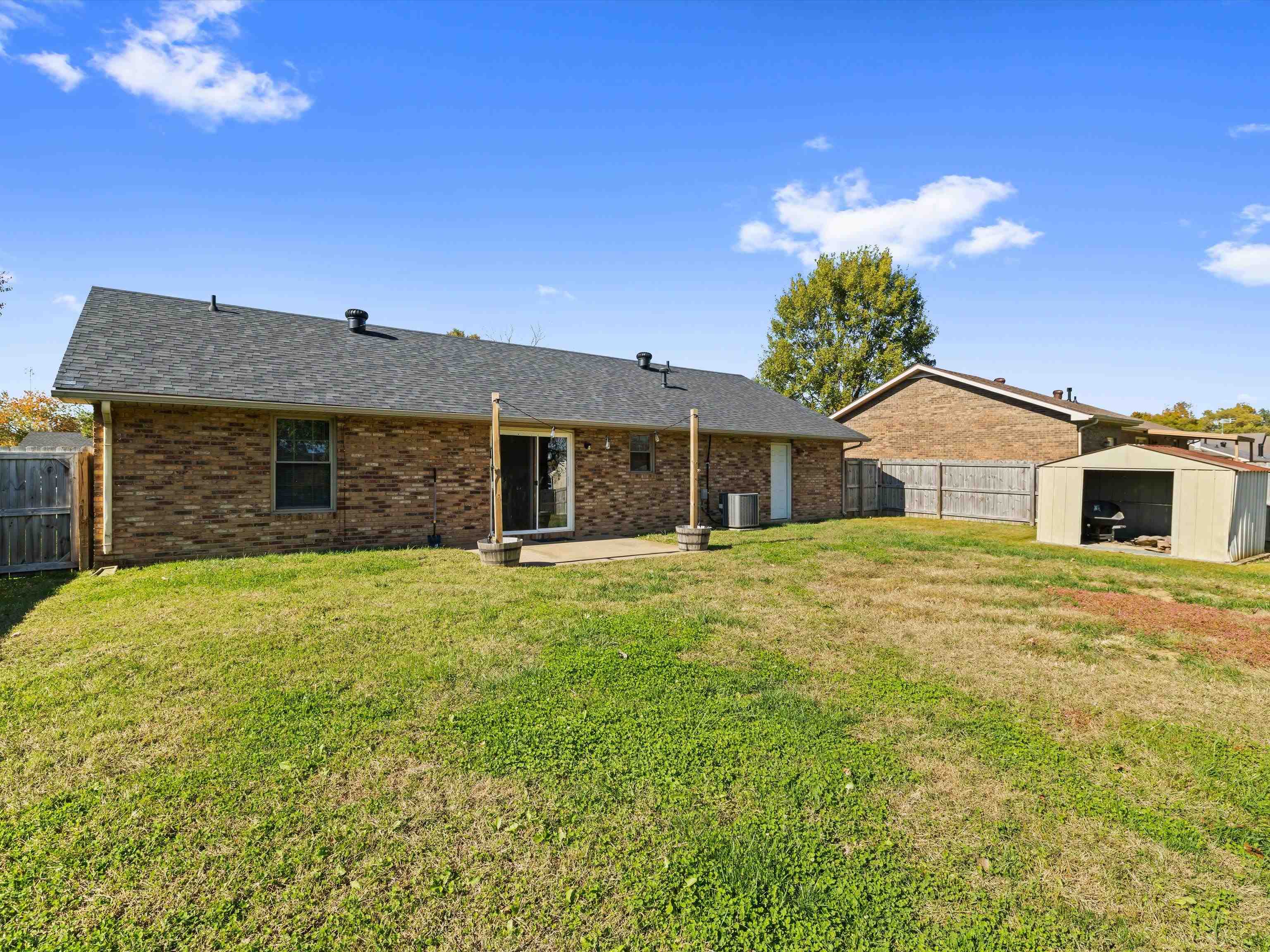 4437 Hunters Trace, Owensboro, Kentucky 42303, 3 Bedrooms Bedrooms, ,2 BathroomsBathrooms,Single Family Residence,For Sale,Hunters Trace,93455