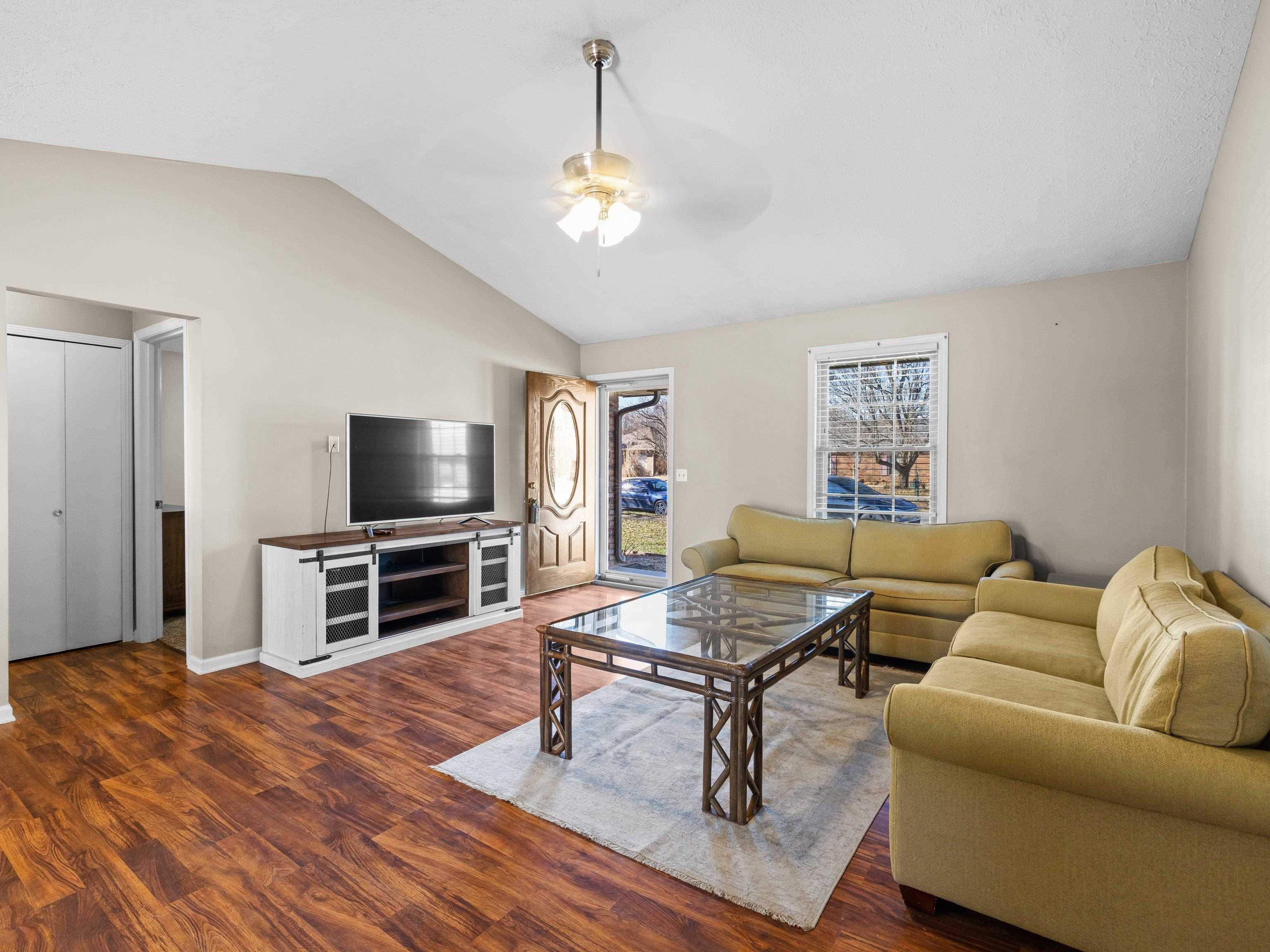 4437 Hunters Trace, Owensboro, Kentucky 42303, 3 Bedrooms Bedrooms, ,2 BathroomsBathrooms,Single Family Residence,For Sale,Hunters Trace,93455