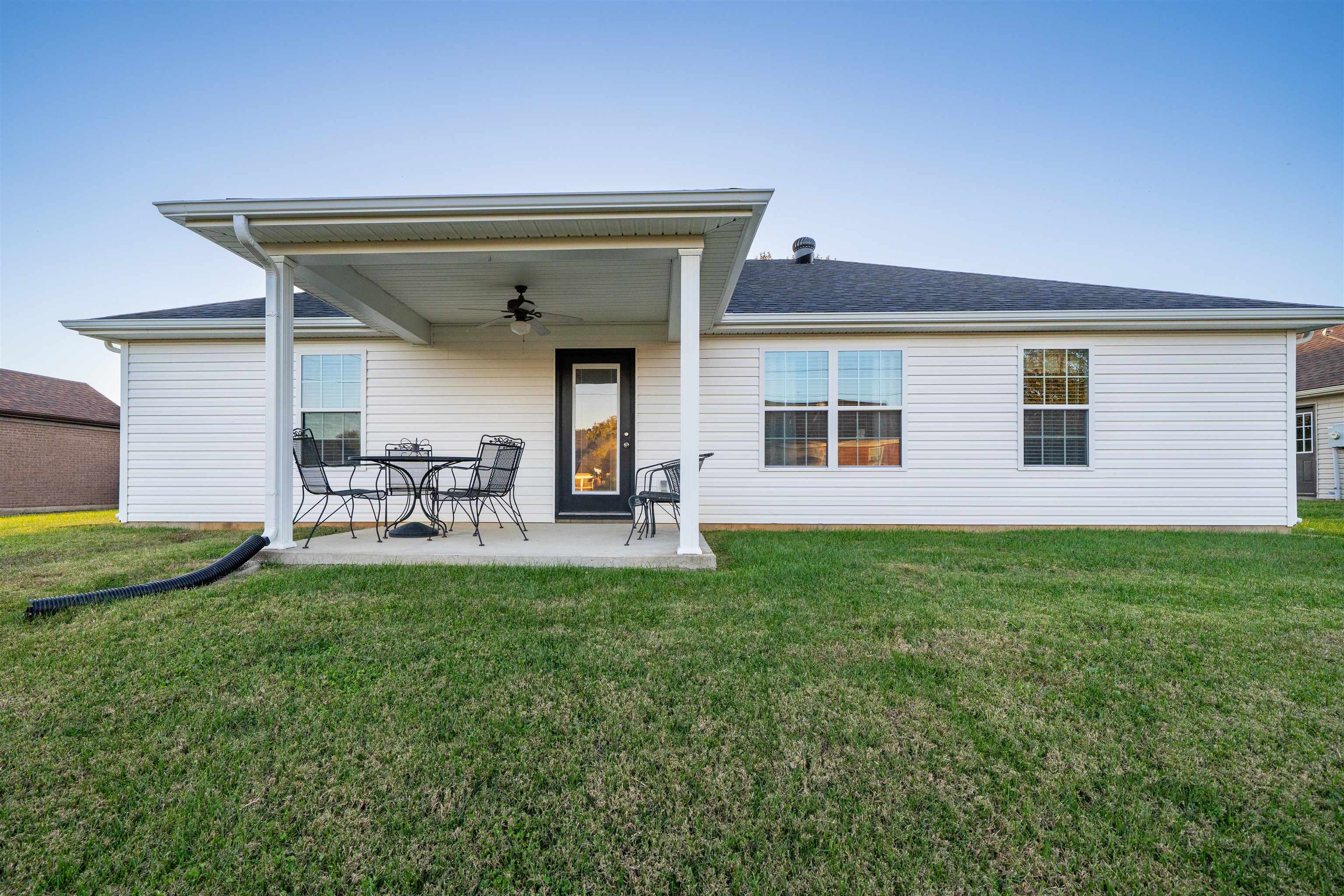 2000 Meadow Grass Creek, Owensboro, Kentucky 42303, 3 Bedrooms Bedrooms, ,2 BathroomsBathrooms,Single Family Residence,For Sale,Meadow Grass Creek,93468