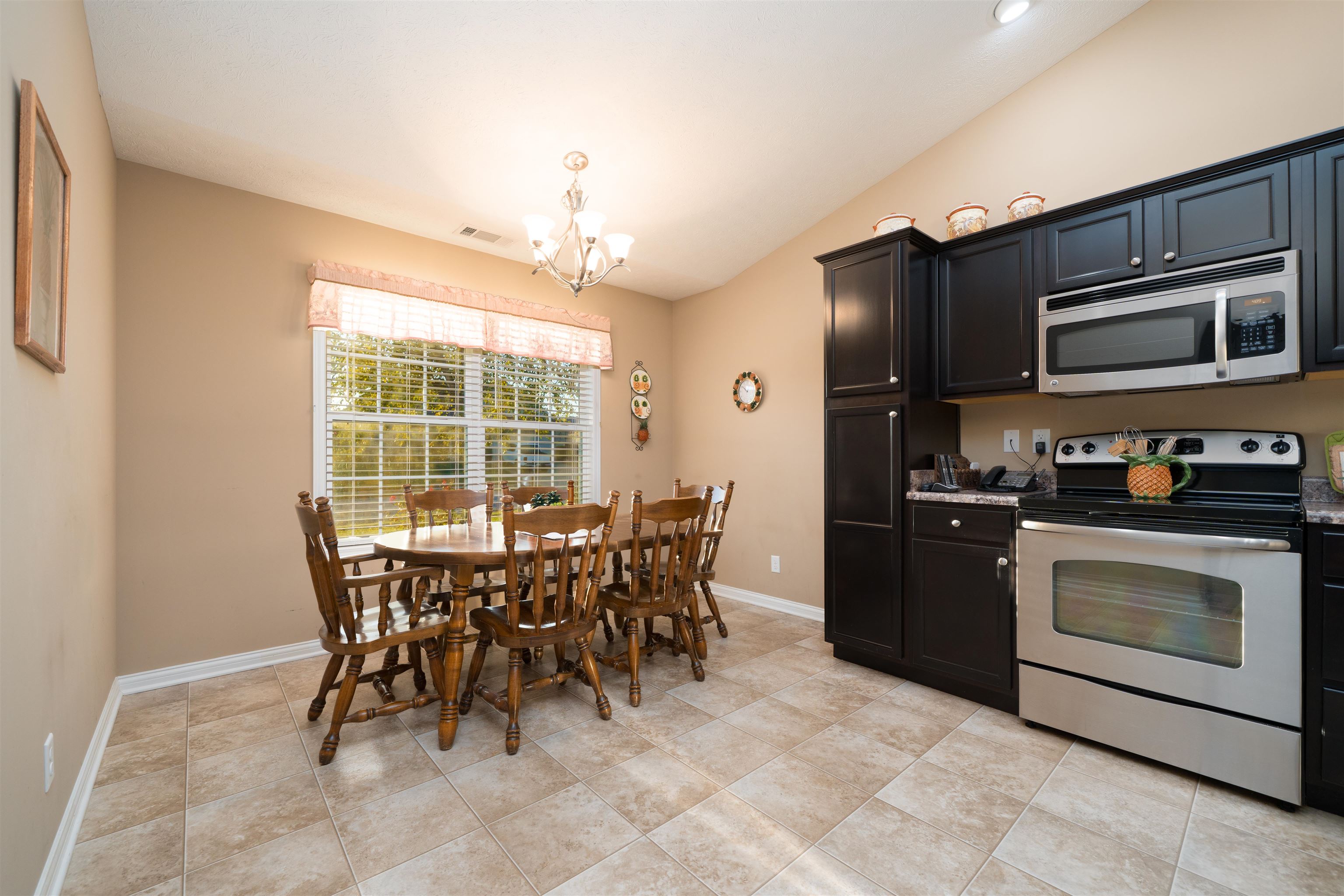 2000 Meadow Grass Creek, Owensboro, Kentucky 42303, 3 Bedrooms Bedrooms, ,2 BathroomsBathrooms,Single Family Residence,For Sale,Meadow Grass Creek,93468