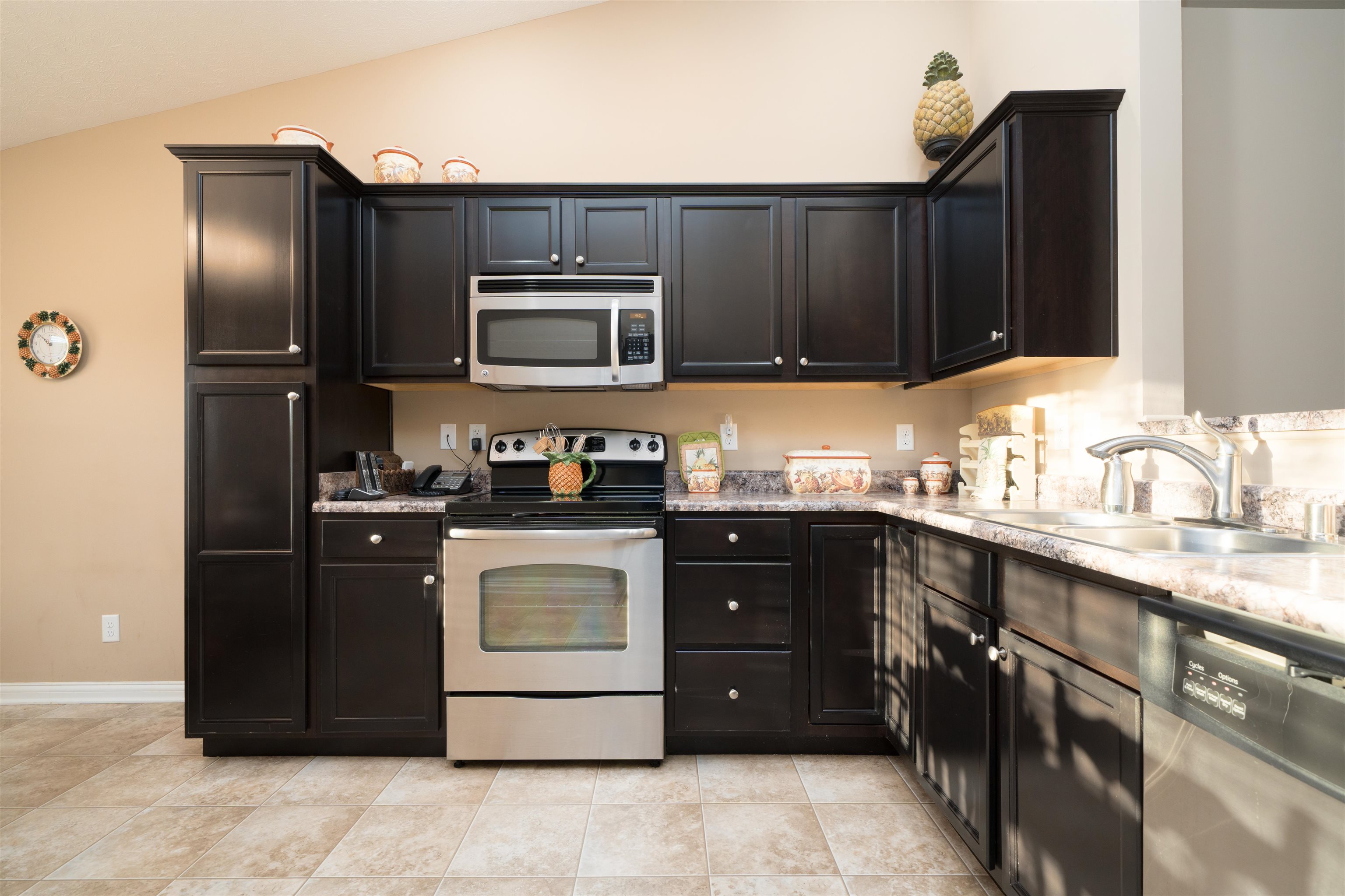 2000 Meadow Grass Creek, Owensboro, Kentucky 42303, 3 Bedrooms Bedrooms, ,2 BathroomsBathrooms,Single Family Residence,For Sale,Meadow Grass Creek,93468