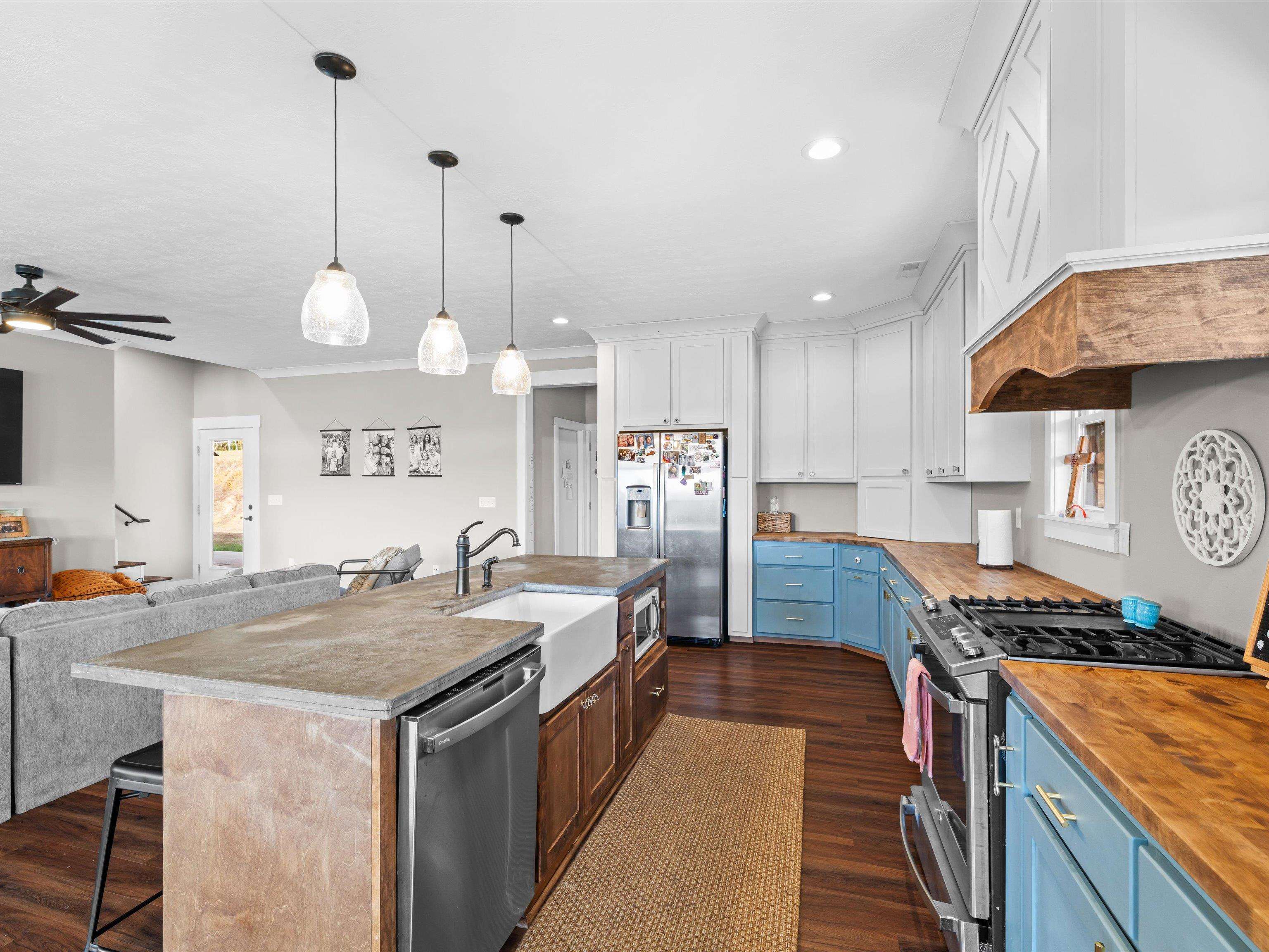 9945 Hwy 951, Philpot, Kentucky 42366, 6 Bedrooms Bedrooms, ,4 BathroomsBathrooms,Single Family Residence,For Sale,Hwy 951,93481