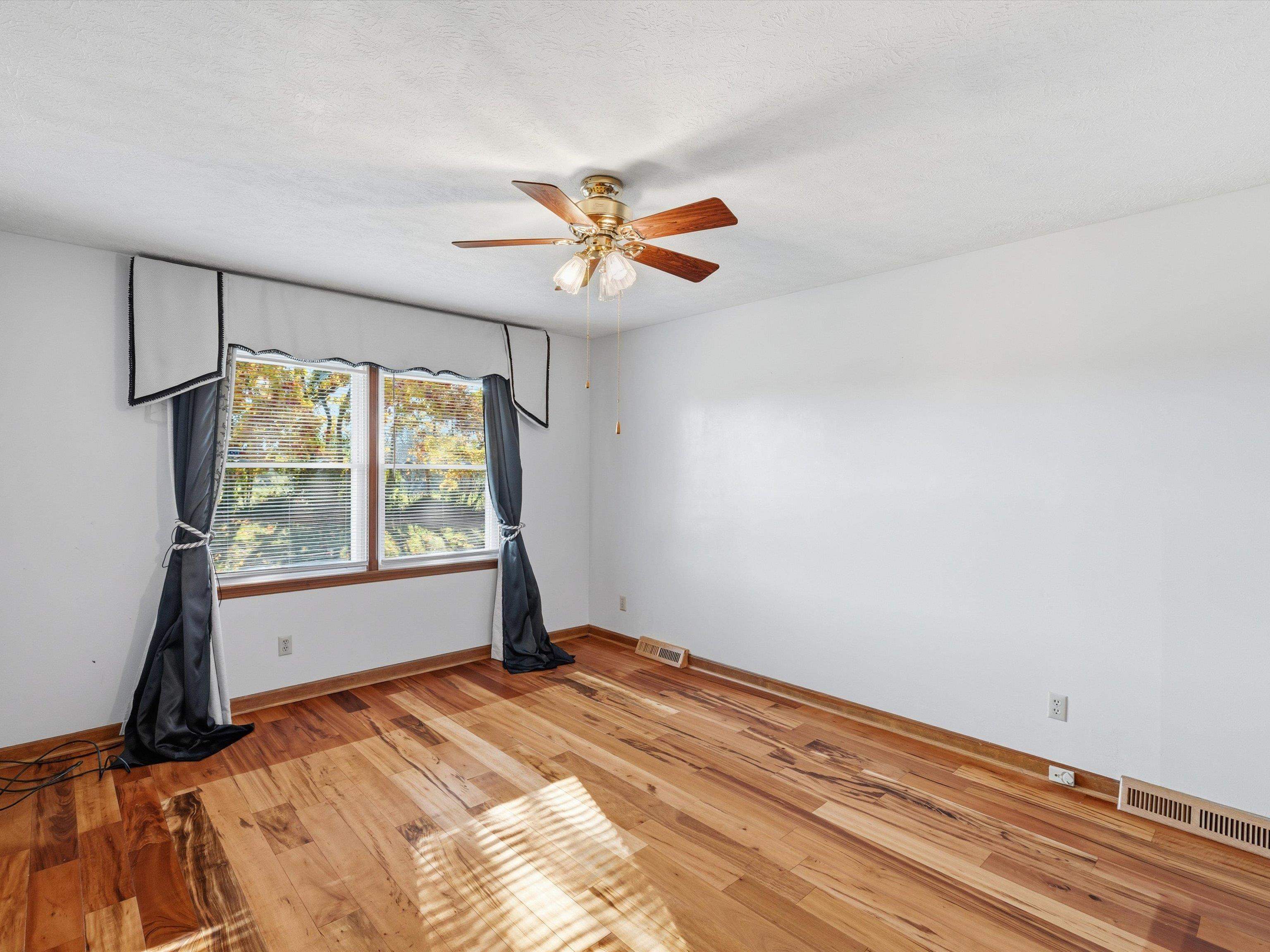 4547 Thruston Dermont Road, Owensboro, Kentucky 42303, 3 Bedrooms Bedrooms, ,2 BathroomsBathrooms,Single Family Residence,For Sale,Thruston Dermont Road,93486