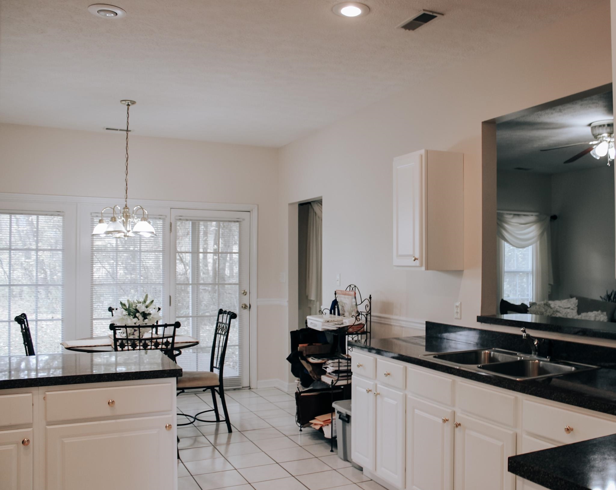 1400 Kingsbrooke, Owensboro, Kentucky 42303, 3 Bedrooms Bedrooms, ,2 BathroomsBathrooms,Single Family Residence,For Sale,Kingsbrooke,93506