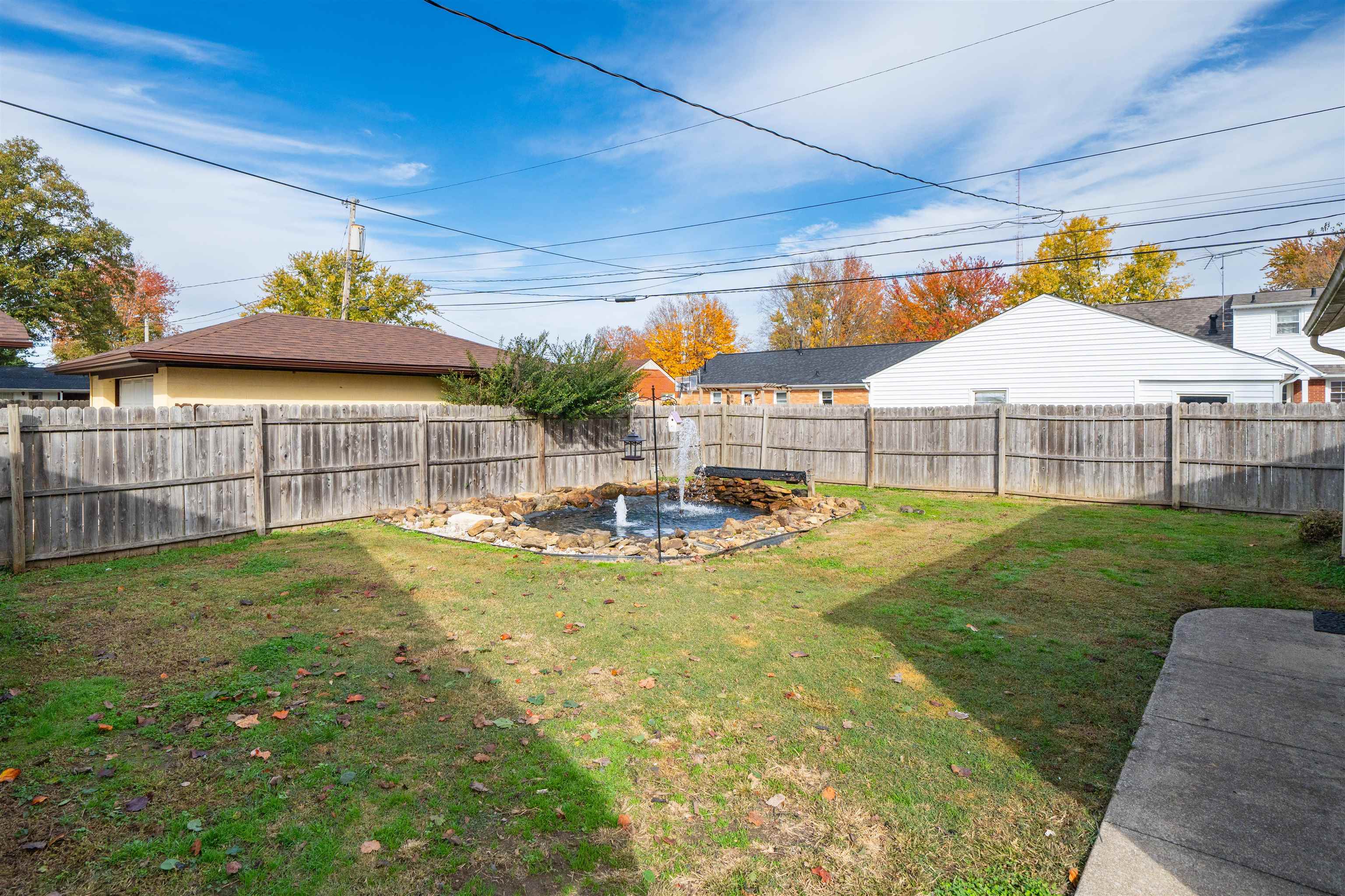 709 Lafayette Drive, Owensboro, Kentucky 42303, 4 Bedrooms Bedrooms, ,2 BathroomsBathrooms,Single Family Residence,For Sale,Lafayette Drive,93511