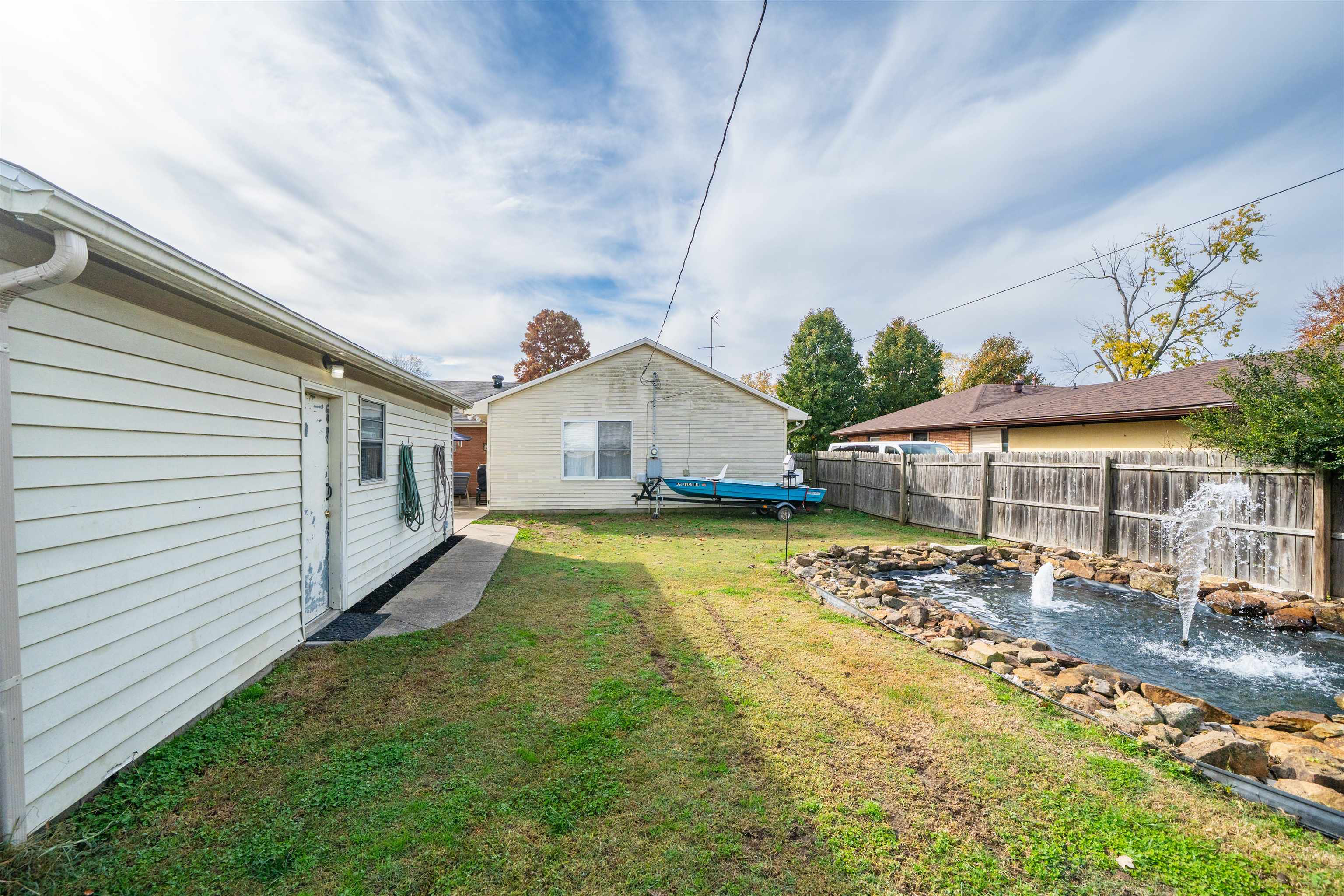 709 Lafayette Drive, Owensboro, Kentucky 42303, 4 Bedrooms Bedrooms, ,2 BathroomsBathrooms,Single Family Residence,For Sale,Lafayette Drive,93511