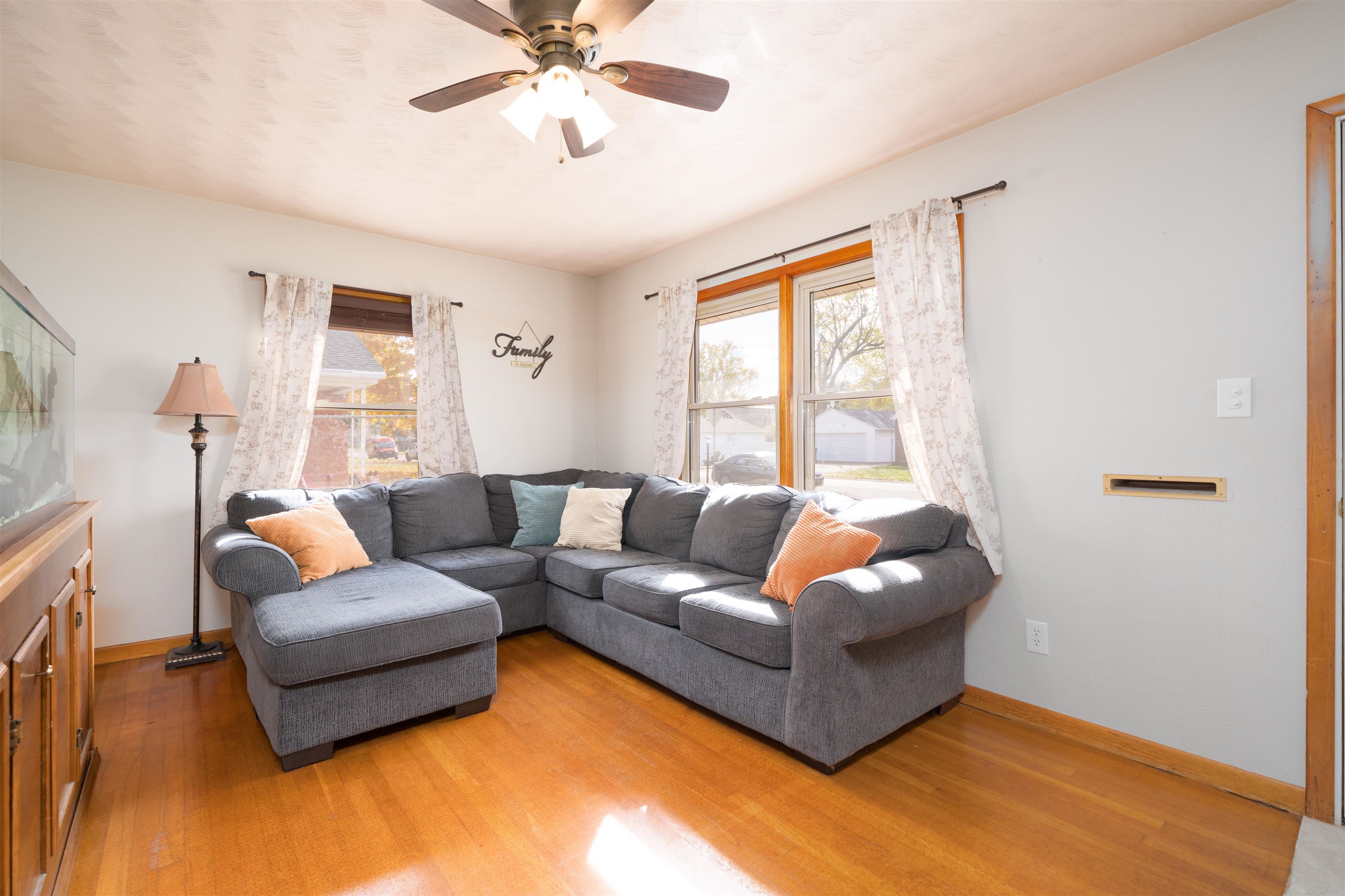 709 Lafayette Drive, Owensboro, Kentucky 42303, 4 Bedrooms Bedrooms, ,2 BathroomsBathrooms,Single Family Residence,For Sale,Lafayette Drive,93511