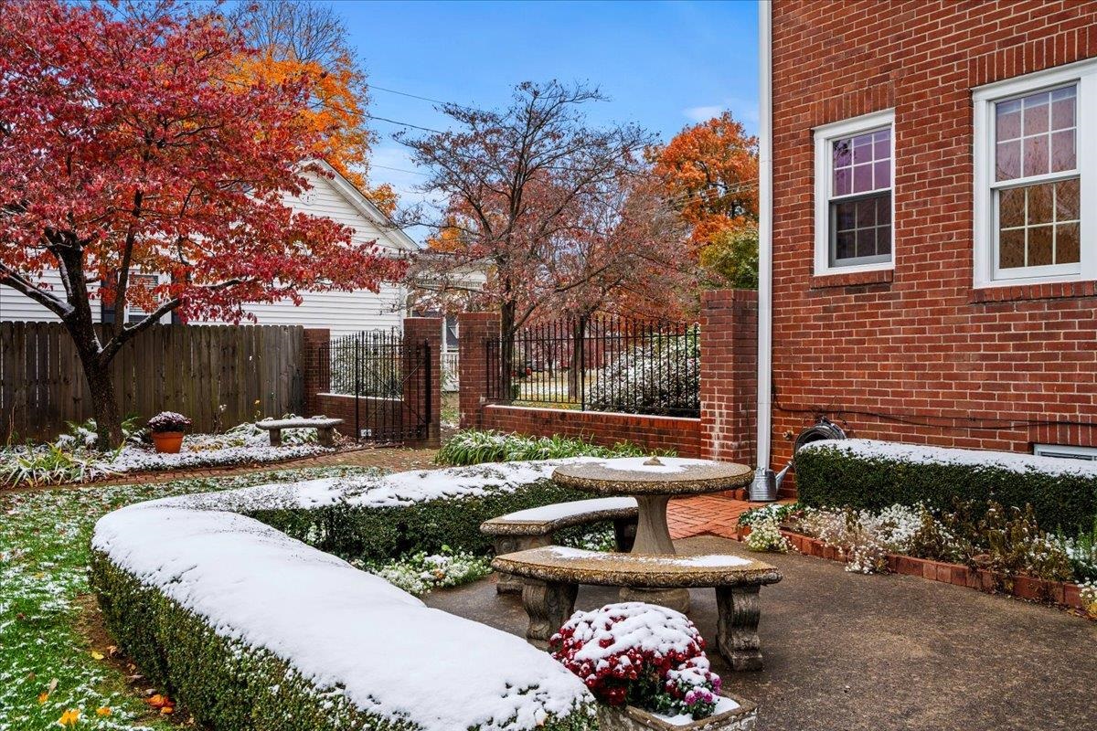 604 Ford Ave, Owensboro, Kentucky 42301, 4 Bedrooms Bedrooms, ,2 BathroomsBathrooms,Single Family Residence,For Sale,Ford Ave,93532