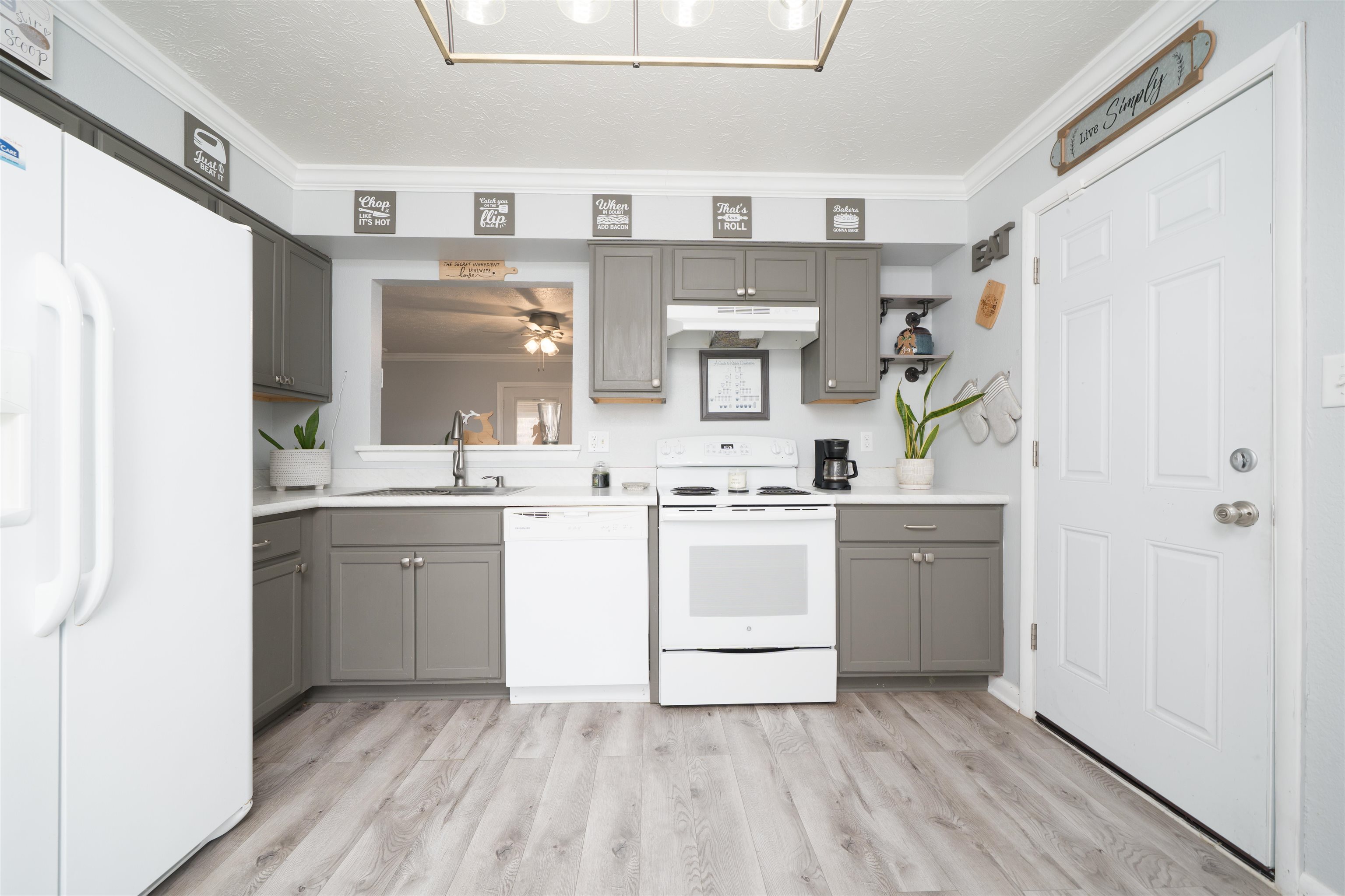 4713 Kings Mill Dr, Owensboro, Kentucky 42303, 3 Bedrooms Bedrooms, ,1 BathroomBathrooms,Single Family Residence,For Sale,Kings Mill Dr,93558