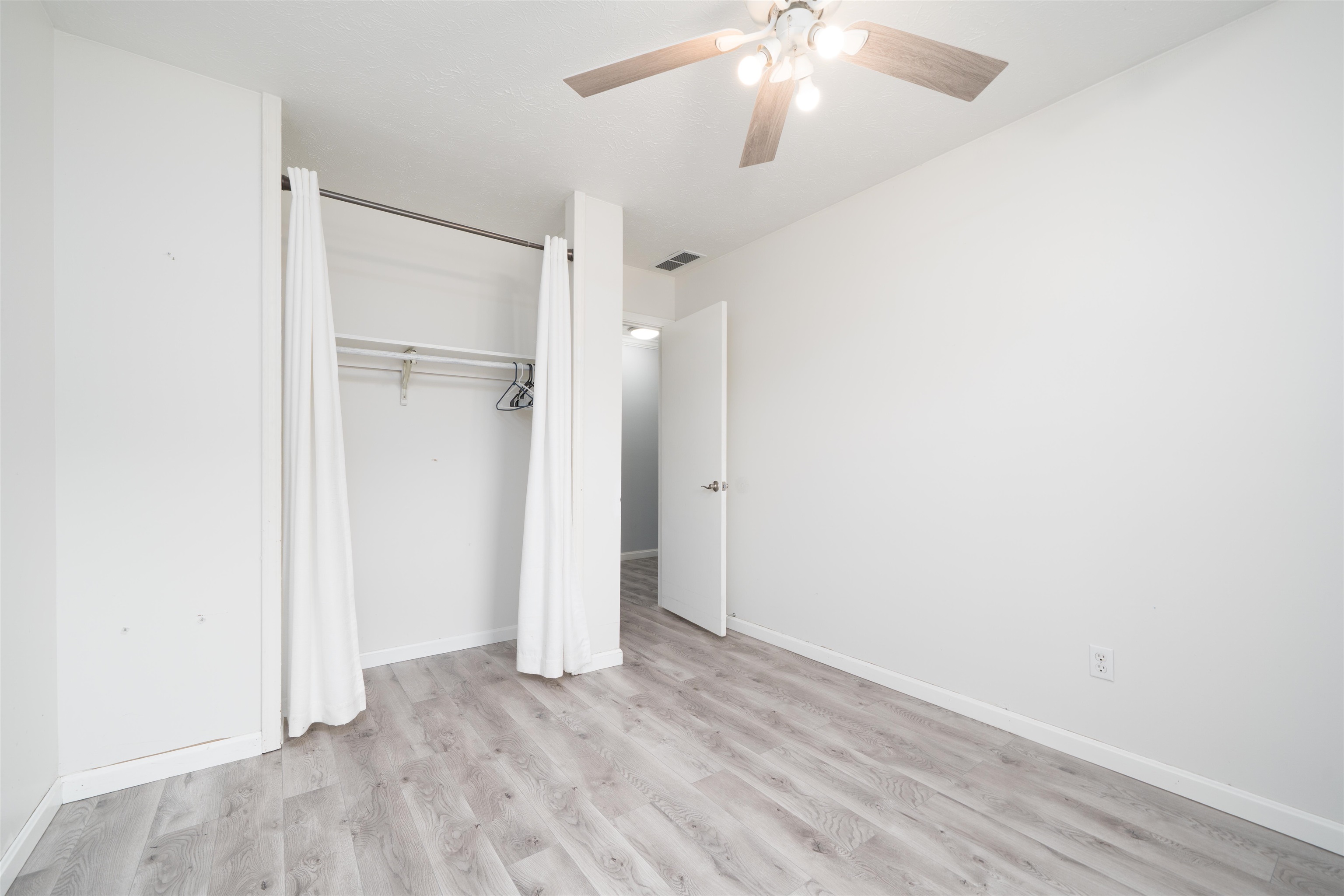 4713 Kings Mill Dr, Owensboro, Kentucky 42303, 3 Bedrooms Bedrooms, ,1 BathroomBathrooms,Single Family Residence,For Sale,Kings Mill Dr,93558