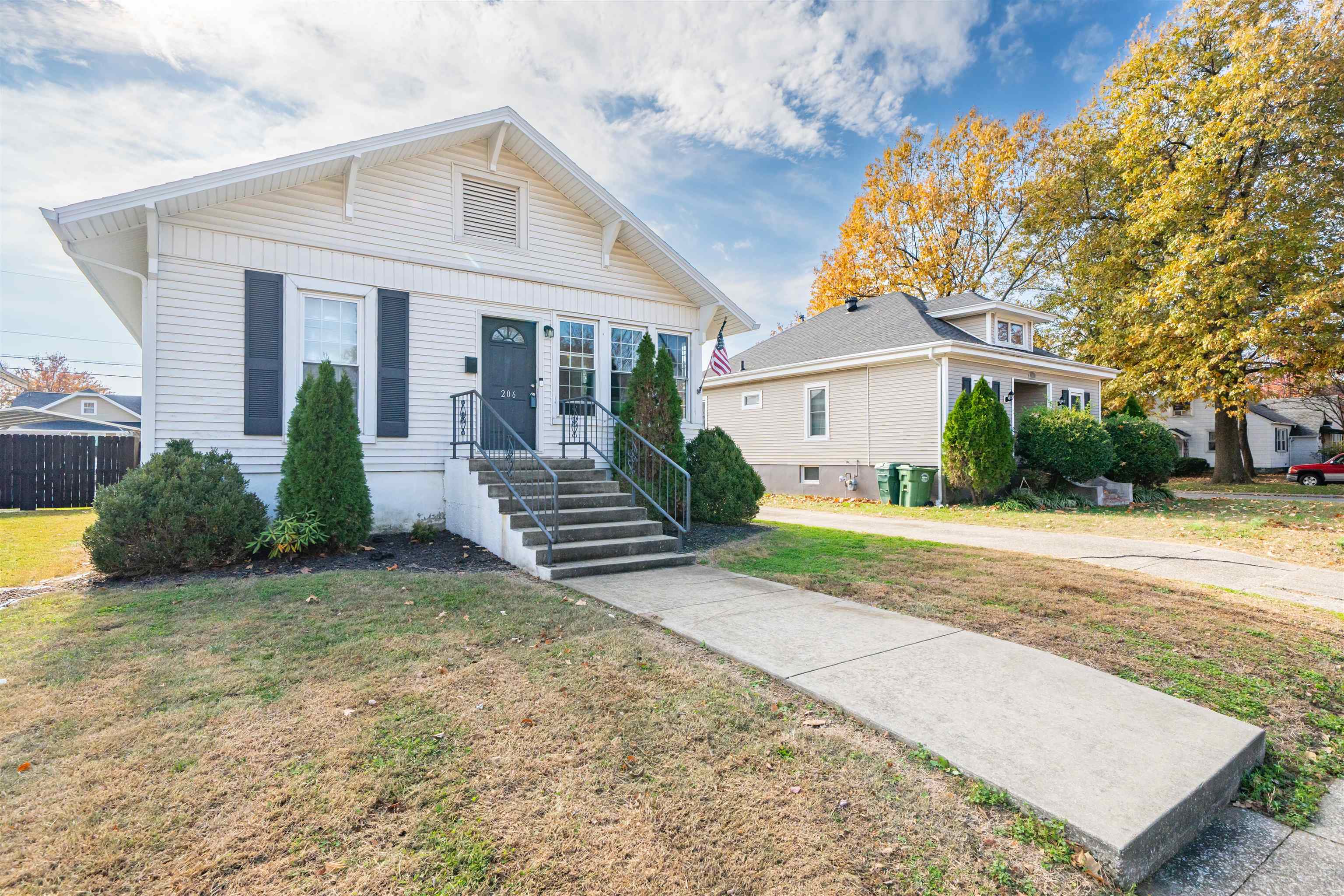 206 E 22nd Street, Owensboro, Kentucky 42303, 2 Bedrooms Bedrooms, ,1 BathroomBathrooms,Single Family Residence,For Sale,E 22nd Street,93560