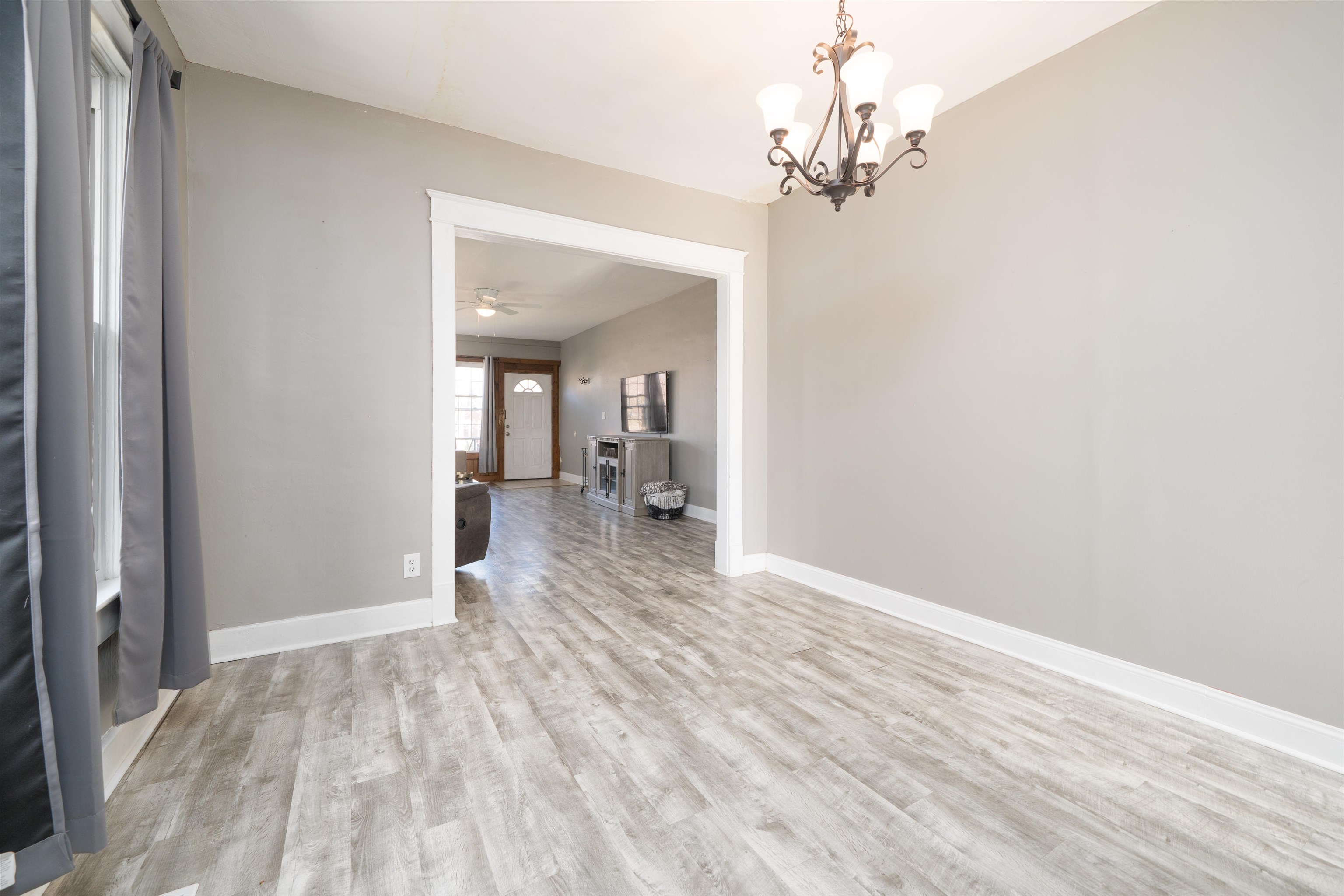 206 E 22nd Street, Owensboro, Kentucky 42303, 2 Bedrooms Bedrooms, ,1 BathroomBathrooms,Single Family Residence,For Sale,E 22nd Street,93560