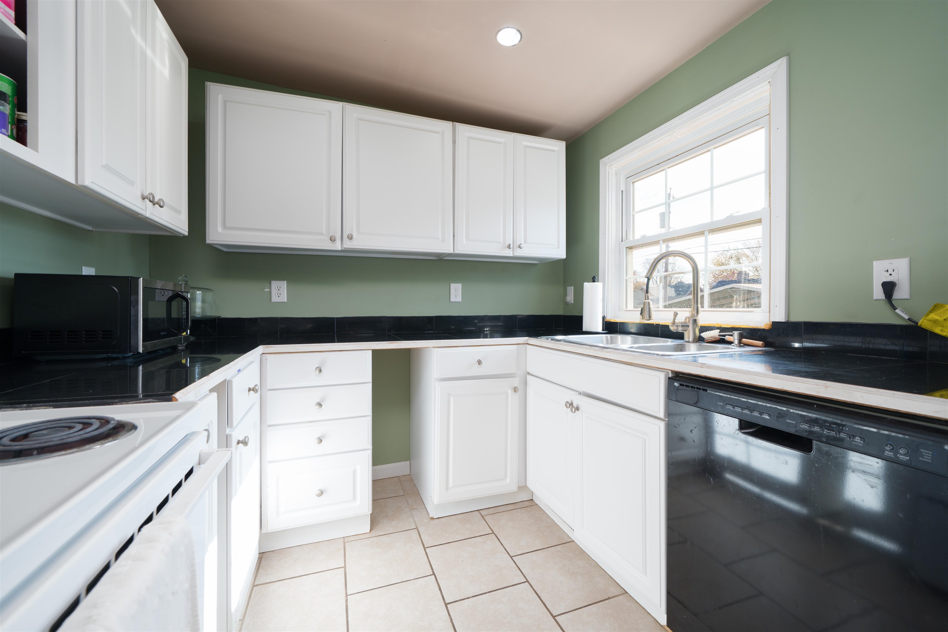 206 E 22nd Street, Owensboro, Kentucky 42303, 2 Bedrooms Bedrooms, ,1 BathroomBathrooms,Single Family Residence,For Sale,E 22nd Street,93560