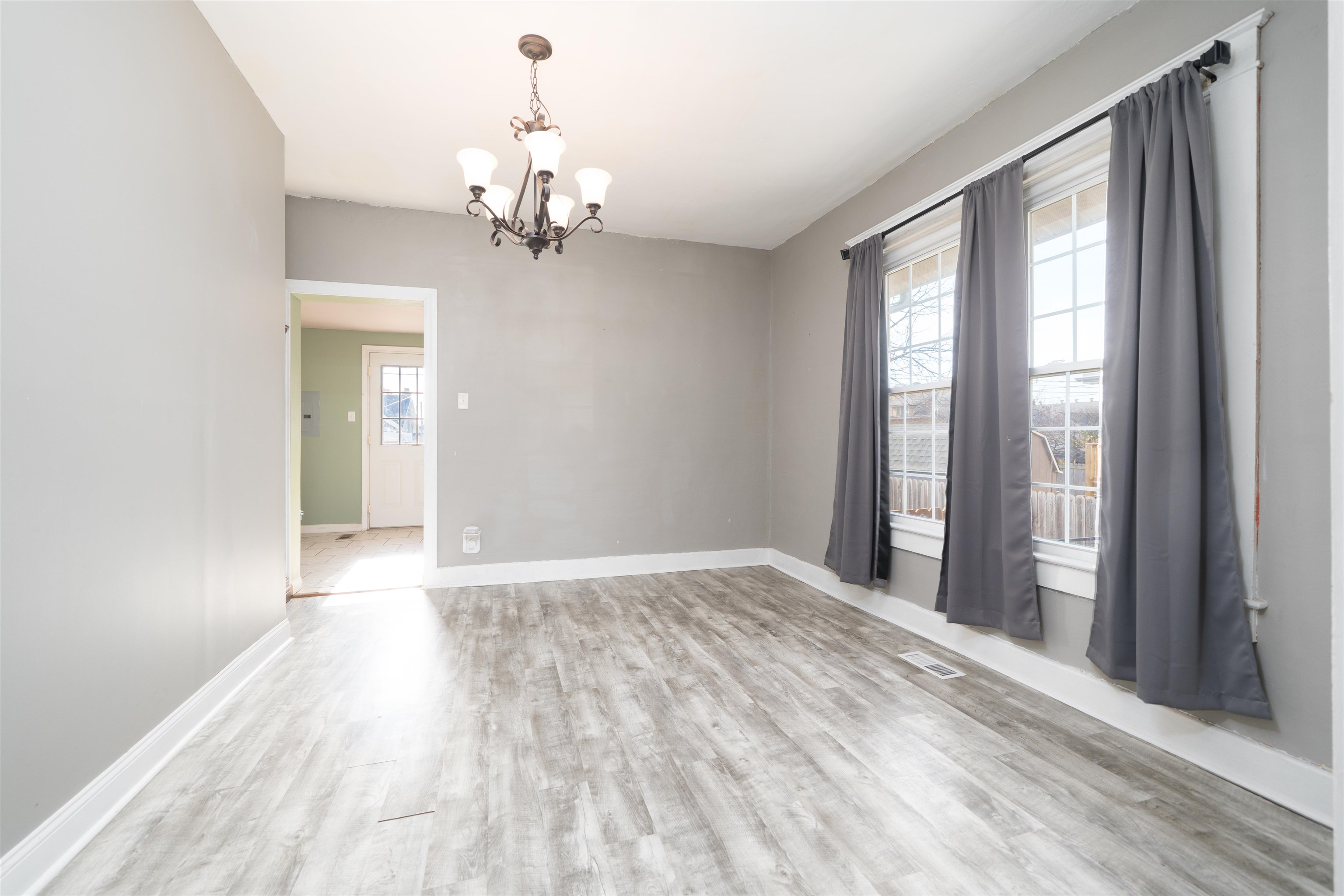 206 E 22nd Street, Owensboro, Kentucky 42303, 2 Bedrooms Bedrooms, ,1 BathroomBathrooms,Single Family Residence,For Sale,E 22nd Street,93560