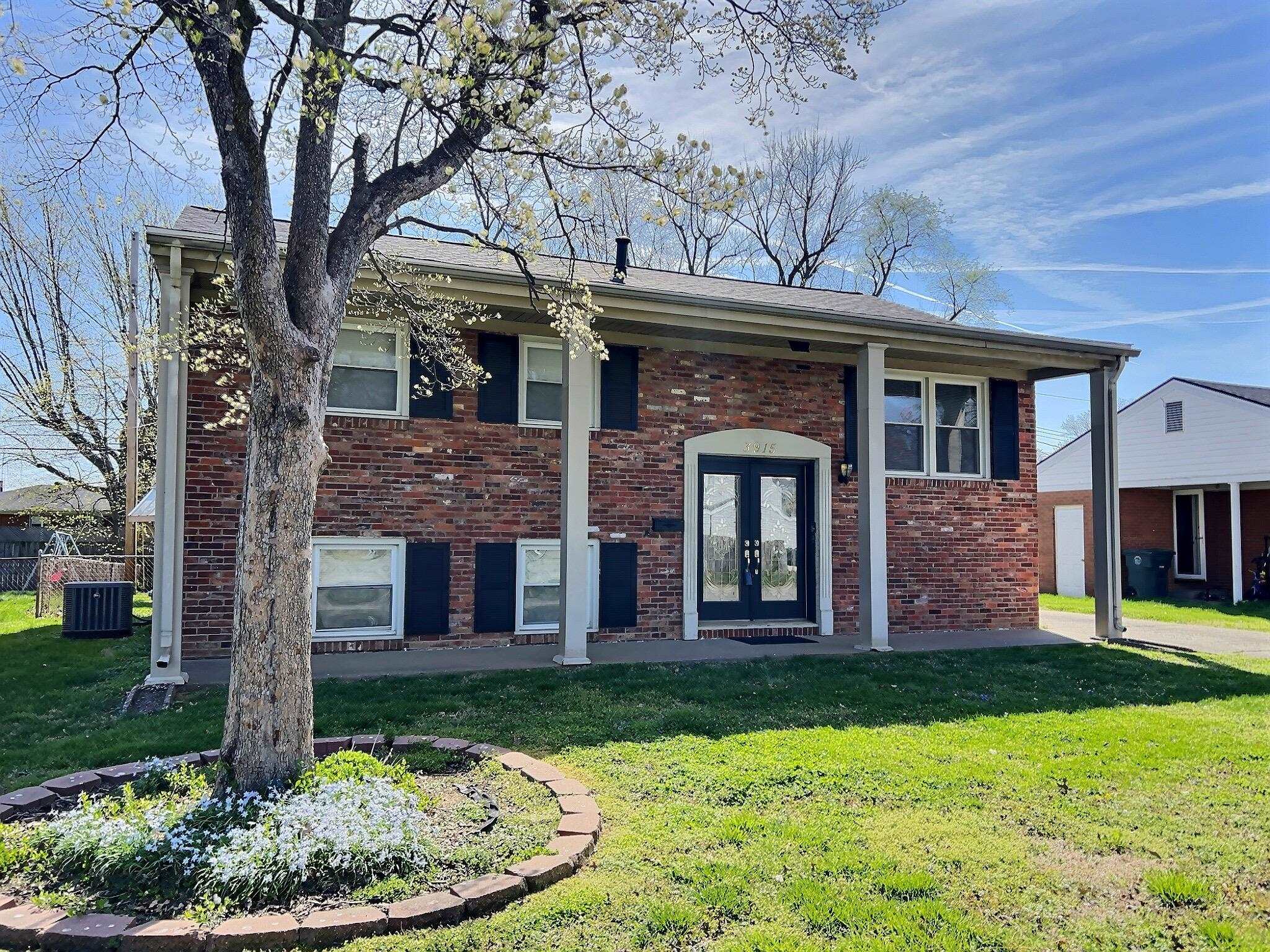 3915 Steele Drive, Owensboro, Kentucky 42303, 5 Bedrooms Bedrooms, ,2 BathroomsBathrooms,Single Family Residence,For Sale,Steele Drive,93574