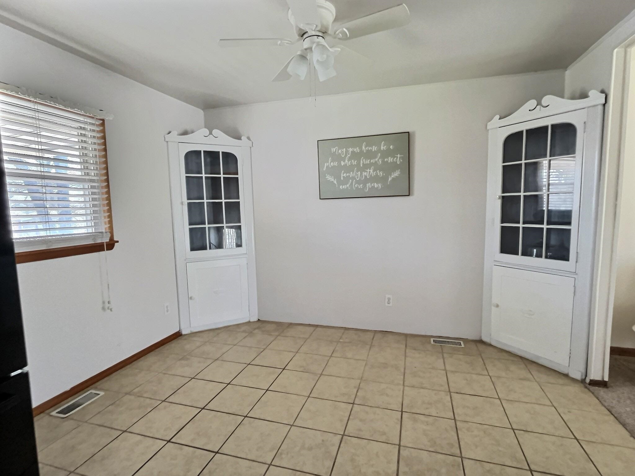 3915 Steele Drive, Owensboro, Kentucky 42303, 5 Bedrooms Bedrooms, ,2 BathroomsBathrooms,Single Family Residence,For Sale,Steele Drive,93574