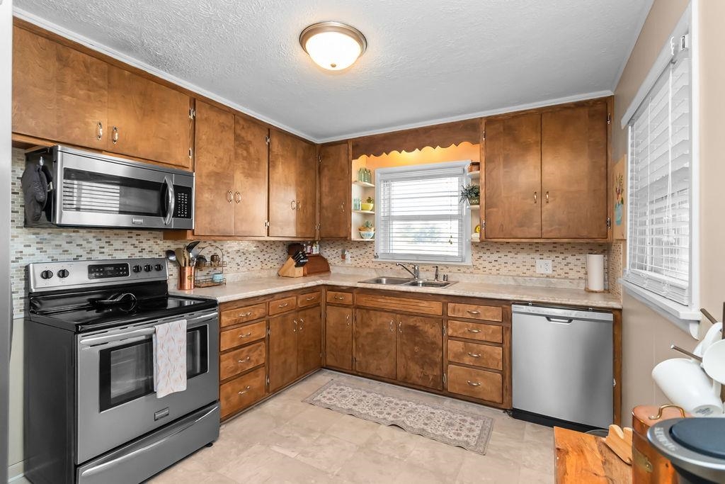 9935 Sauer Lane, Stanley, Kentucky 42301, 3 Bedrooms Bedrooms, ,2 BathroomsBathrooms,Single Family Residence,For Sale,Sauer Lane,93588