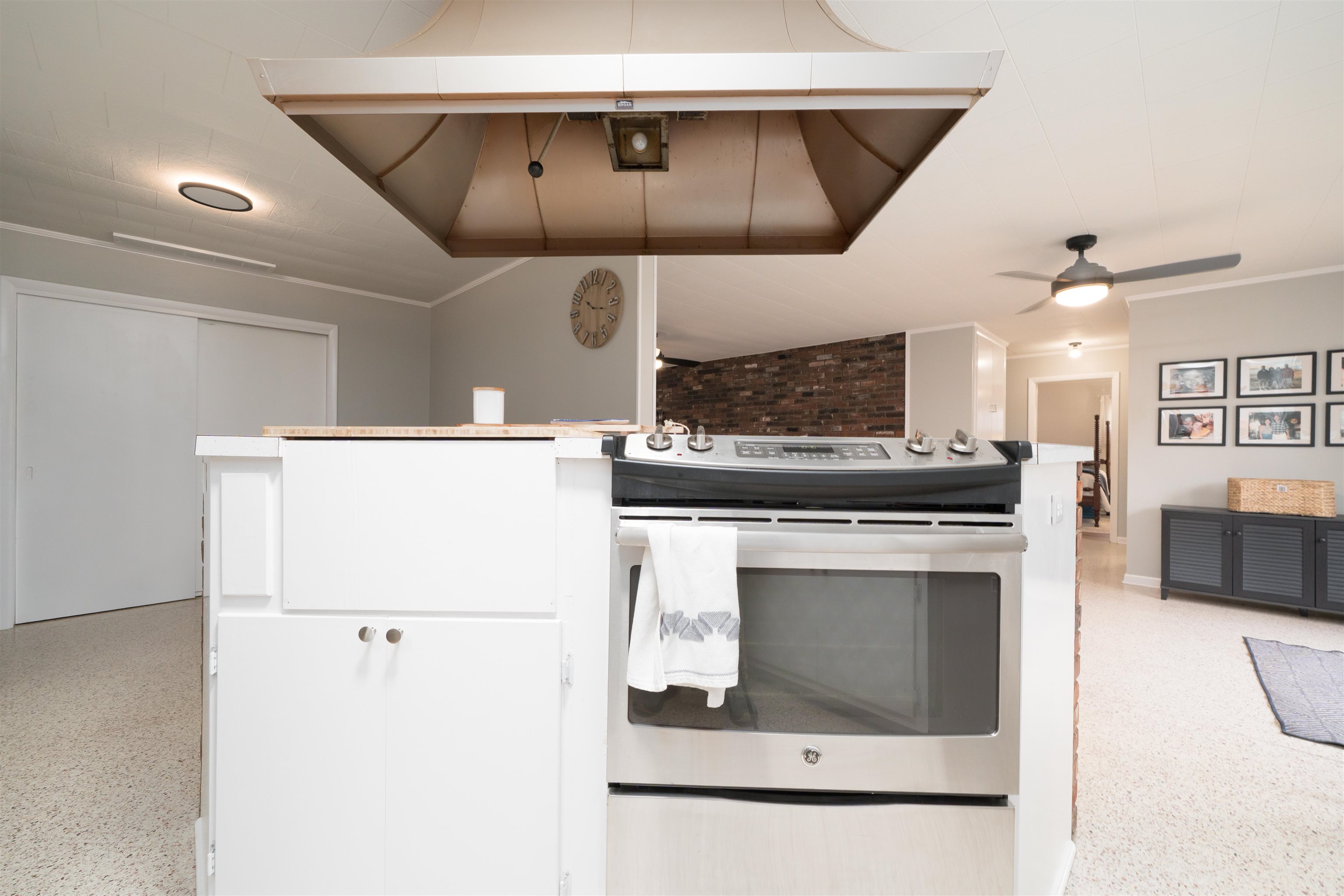 1809 Fieldcrest Dr., Owensboro, Kentucky 42301, 3 Bedrooms Bedrooms, ,2 BathroomsBathrooms,Single Family Residence,For Sale,Fieldcrest Dr.,93618