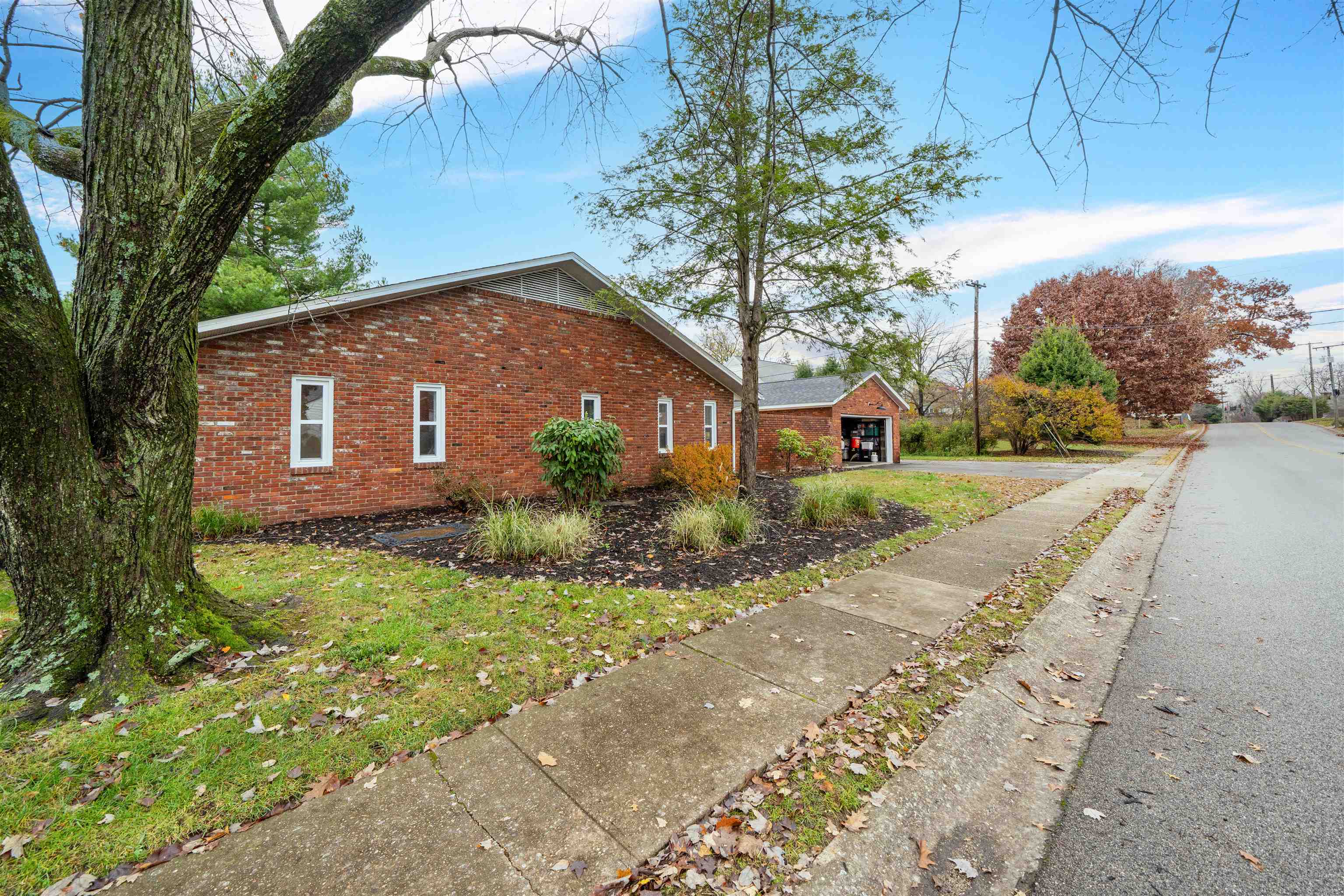 1809 Fieldcrest Dr., Owensboro, Kentucky 42301, 3 Bedrooms Bedrooms, ,2 BathroomsBathrooms,Single Family Residence,For Sale,Fieldcrest Dr.,93618