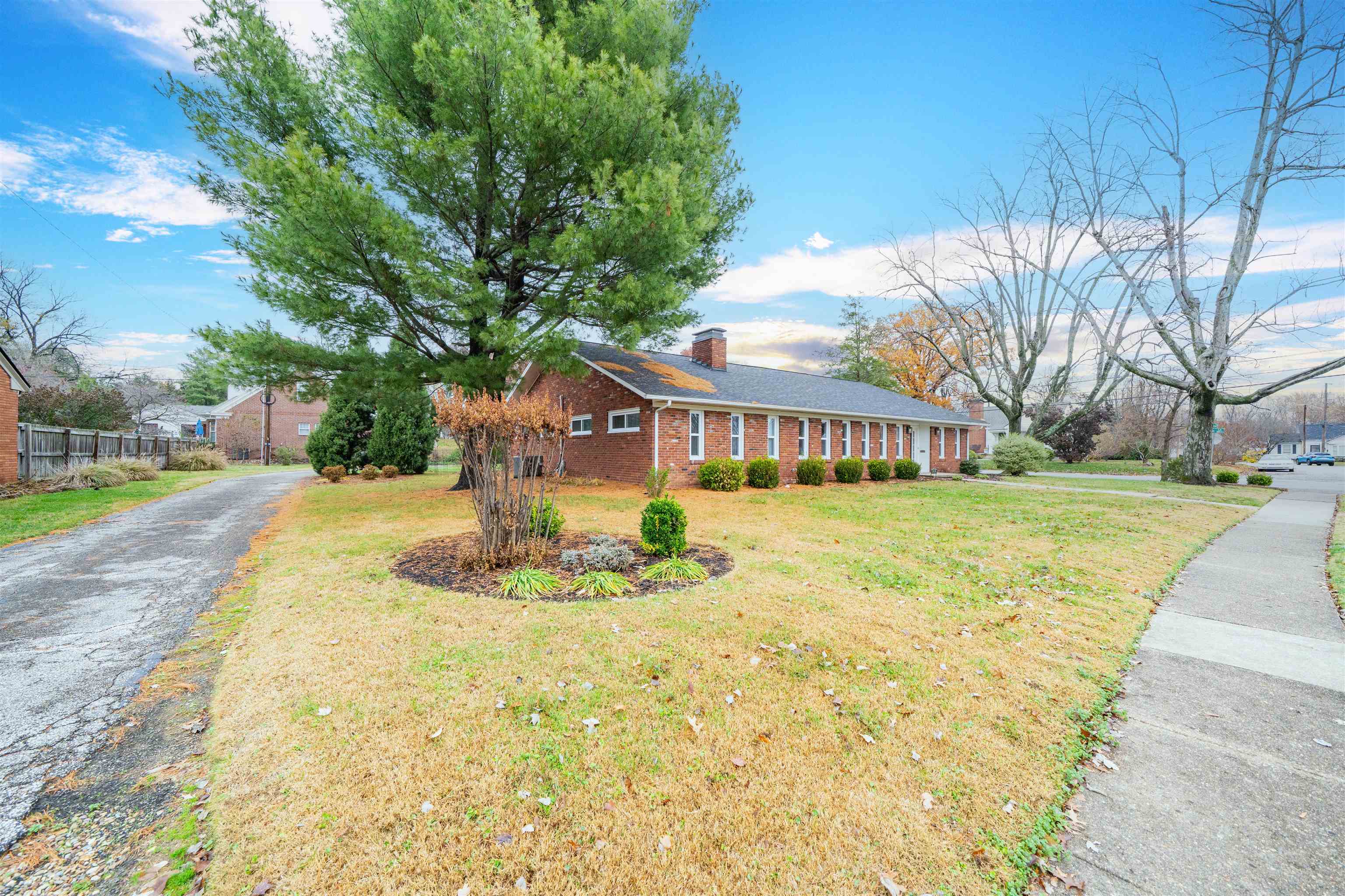 1809 Fieldcrest Dr., Owensboro, Kentucky 42301, 3 Bedrooms Bedrooms, ,2 BathroomsBathrooms,Single Family Residence,For Sale,Fieldcrest Dr.,93618