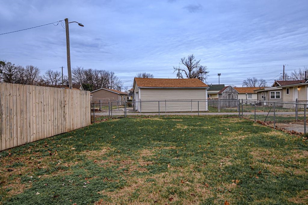 2411 8th St, Owensboro, Kentucky 42301, 1 Bedroom Bedrooms, ,1 BathroomBathrooms,Single Family Residence,For Sale,8th St,93623