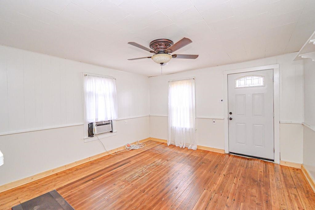 2411 8th St, Owensboro, Kentucky 42301, 1 Bedroom Bedrooms, ,1 BathroomBathrooms,Single Family Residence,For Sale,8th St,93623