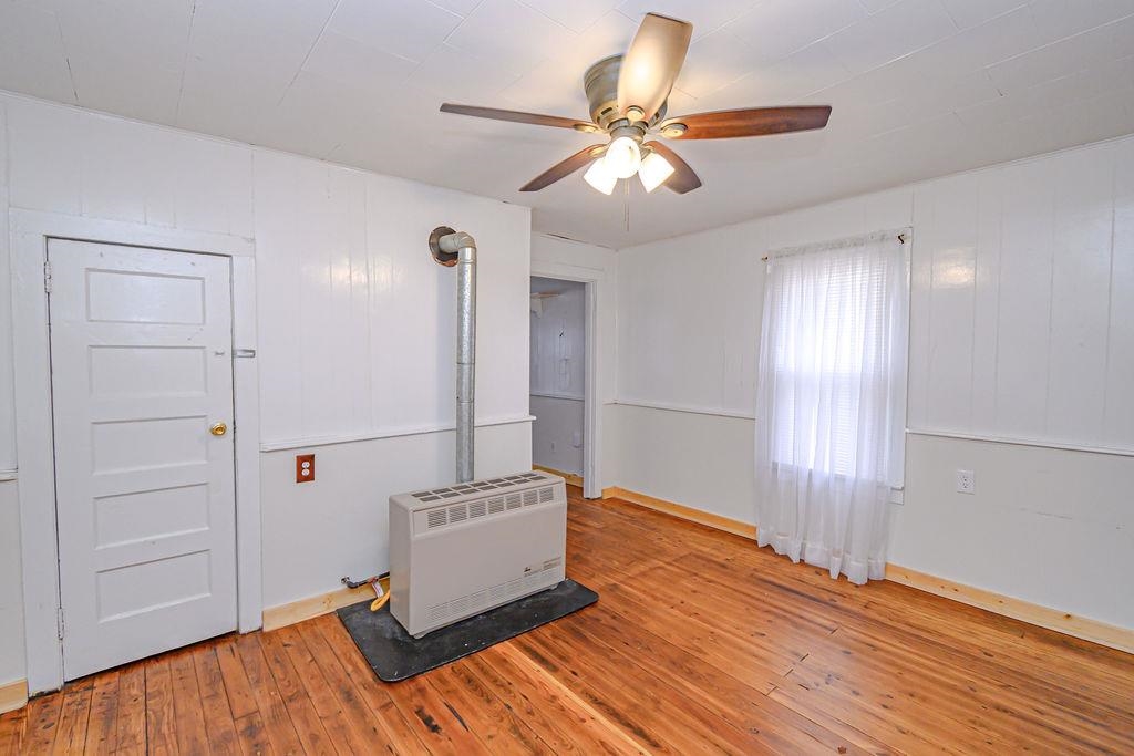 2411 8th St, Owensboro, Kentucky 42301, 1 Bedroom Bedrooms, ,1 BathroomBathrooms,Single Family Residence,For Sale,8th St,93623