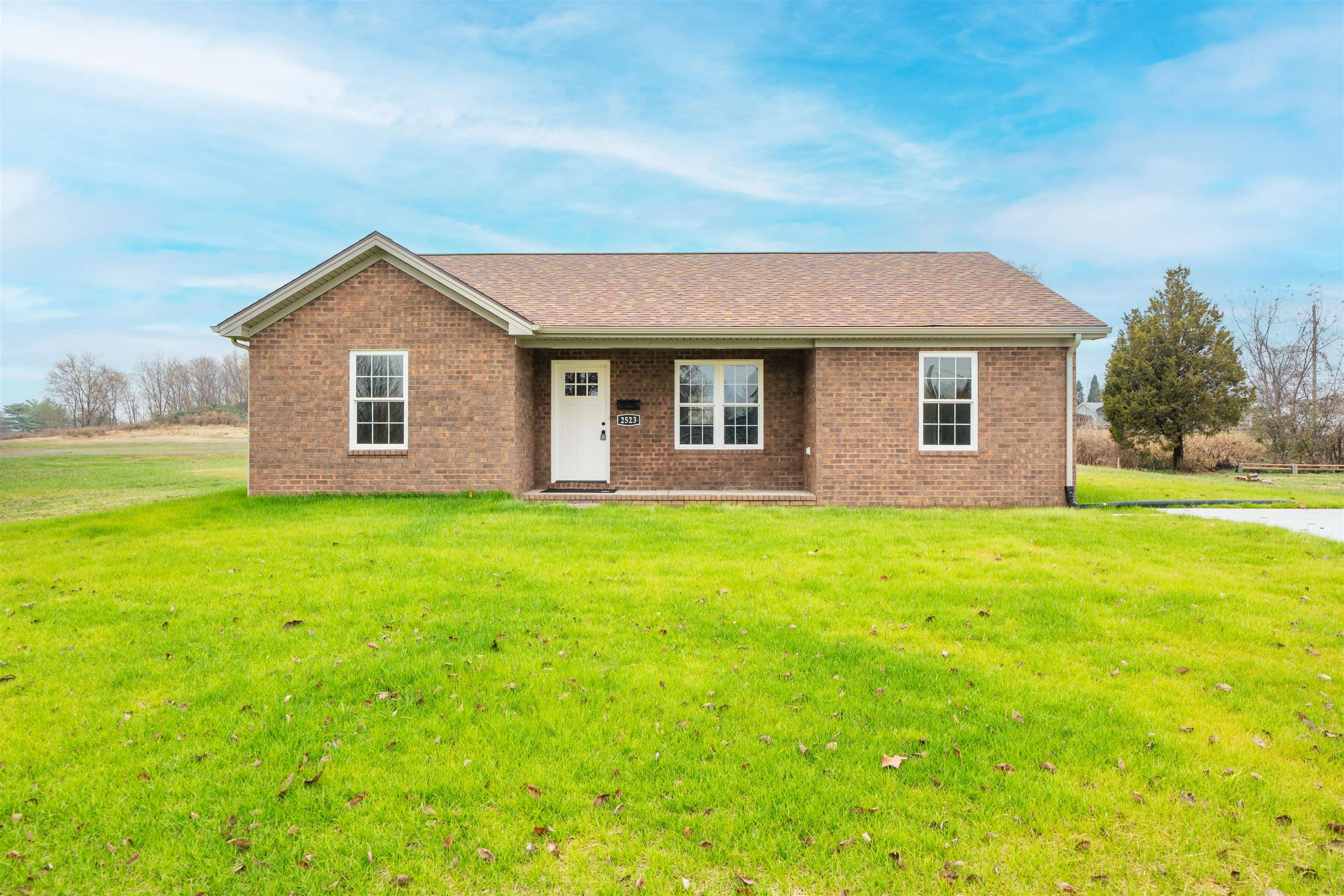 2523 8th St, Owensboro, Kentucky 42303, 3 Bedrooms Bedrooms, ,2 BathroomsBathrooms,Single Family Residence,For Sale,8th St,93624