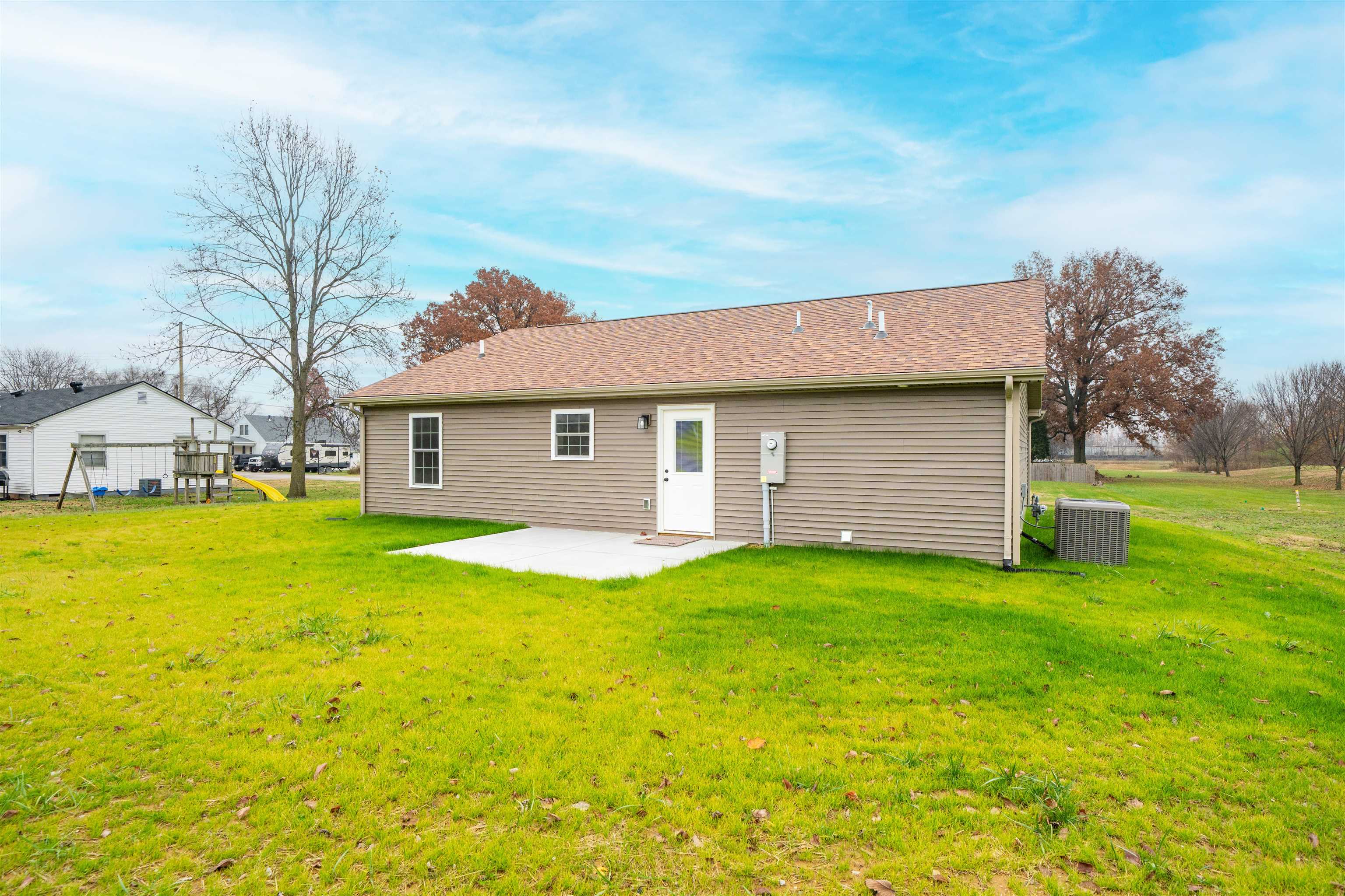 2523 8th St, Owensboro, Kentucky 42303, 3 Bedrooms Bedrooms, ,2 BathroomsBathrooms,Single Family Residence,For Sale,8th St,93624