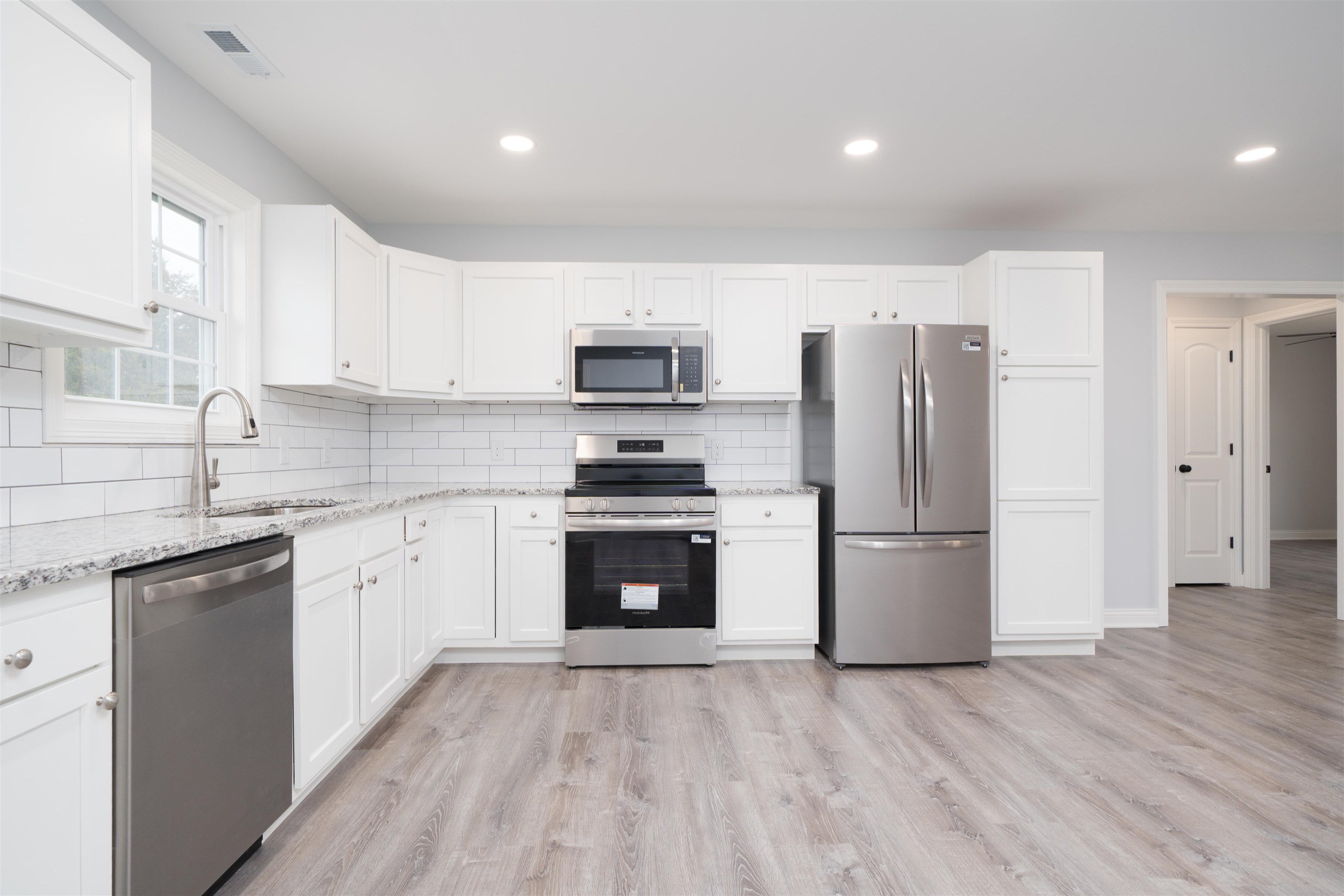 2523 8th St, Owensboro, Kentucky 42303, 3 Bedrooms Bedrooms, ,2 BathroomsBathrooms,Single Family Residence,For Sale,8th St,93624