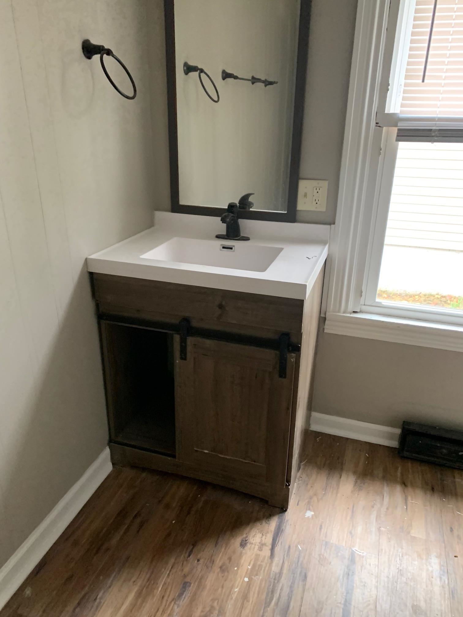 1710 4th Street, Owensboro, Kentucky 42301-1921, 2 Bedrooms Bedrooms, ,1 BathroomBathrooms,Single Family Residence,For Sale,4th Street,93626