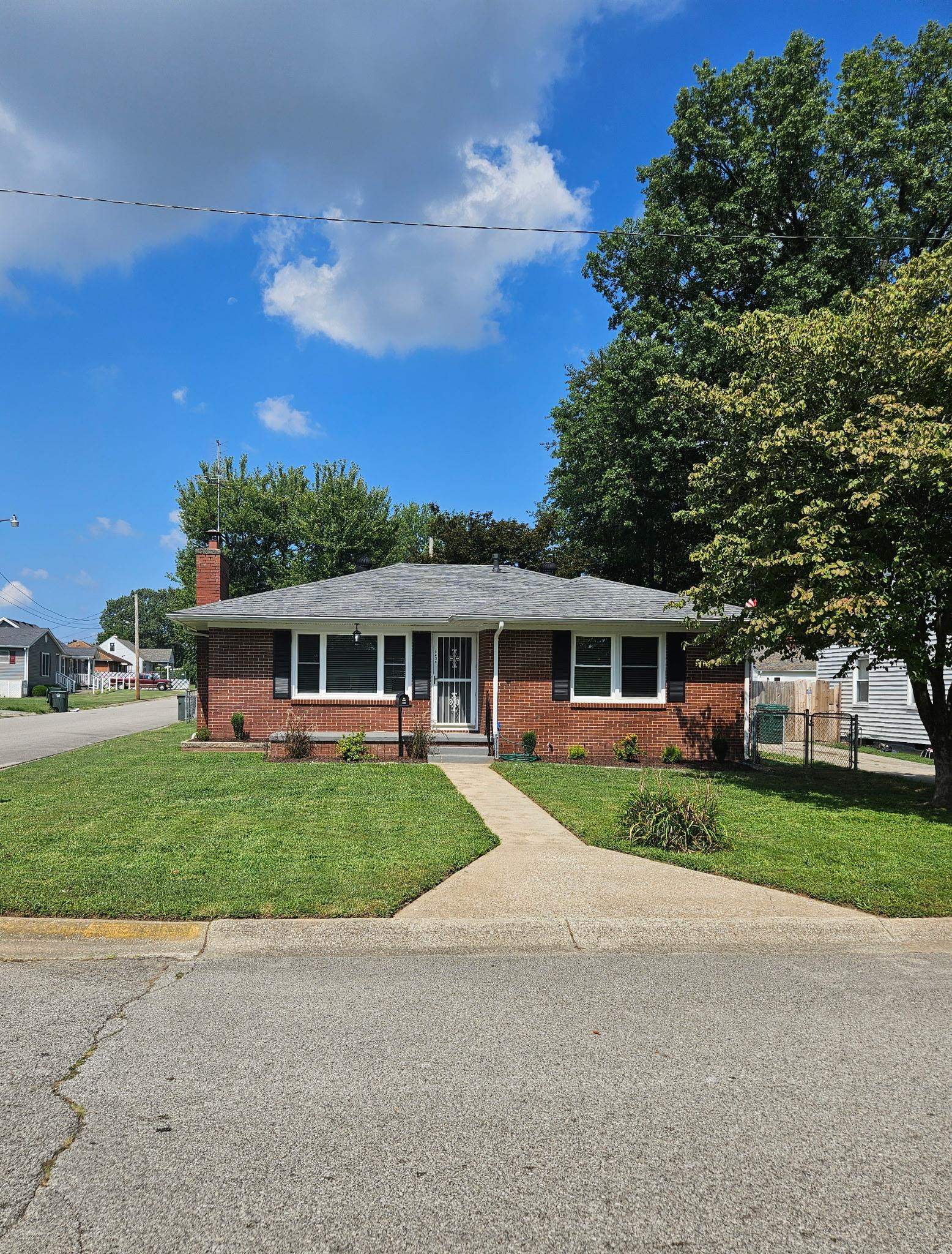 3424 Daviess St, Owensboro, Kentucky 42303, 2 Bedrooms Bedrooms, ,1 BathroomBathrooms,Single Family Residence,For Sale,Daviess St,93628