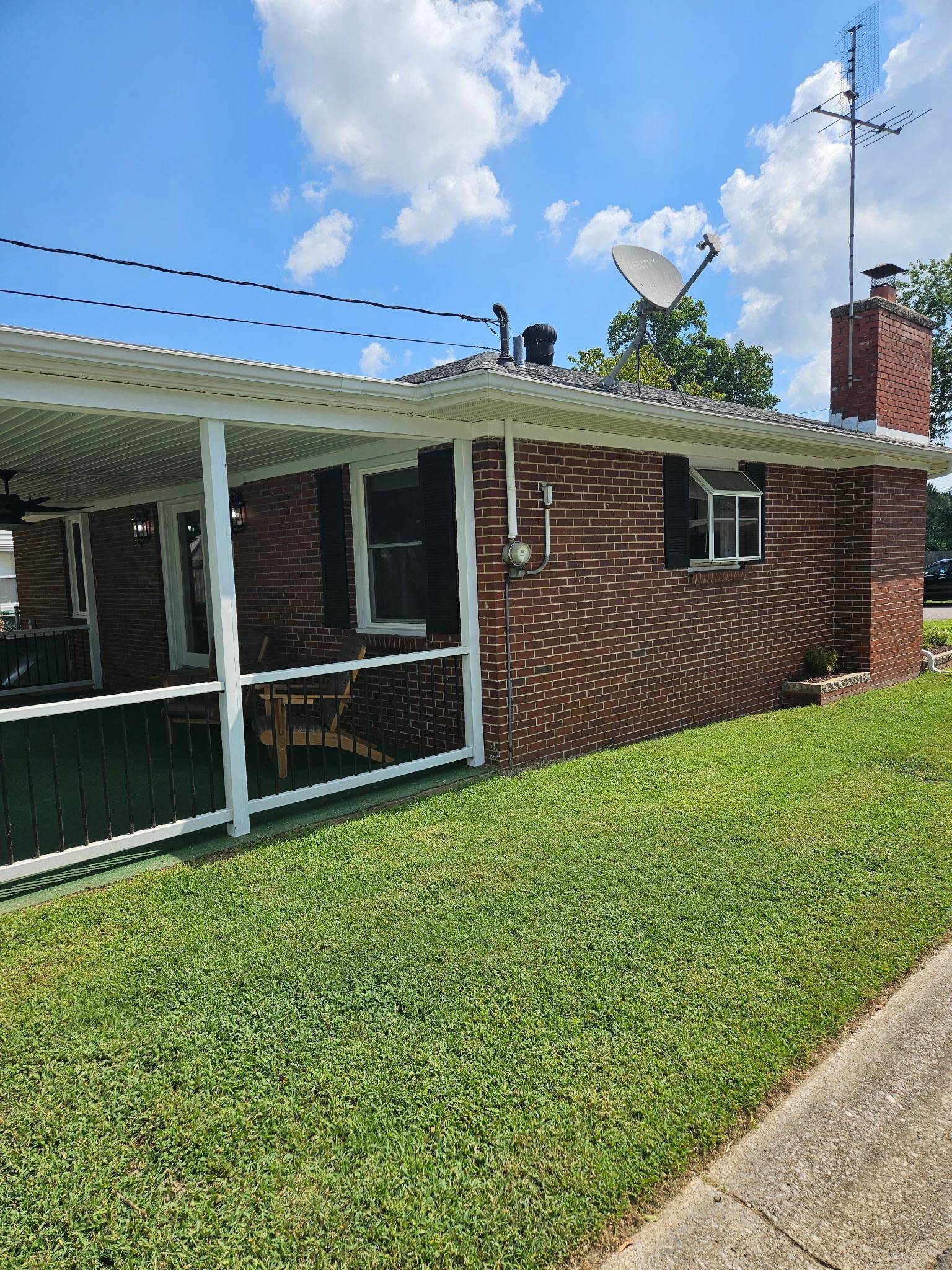 3424 Daviess St, Owensboro, Kentucky 42303, 2 Bedrooms Bedrooms, ,1 BathroomBathrooms,Single Family Residence,For Sale,Daviess St,93628