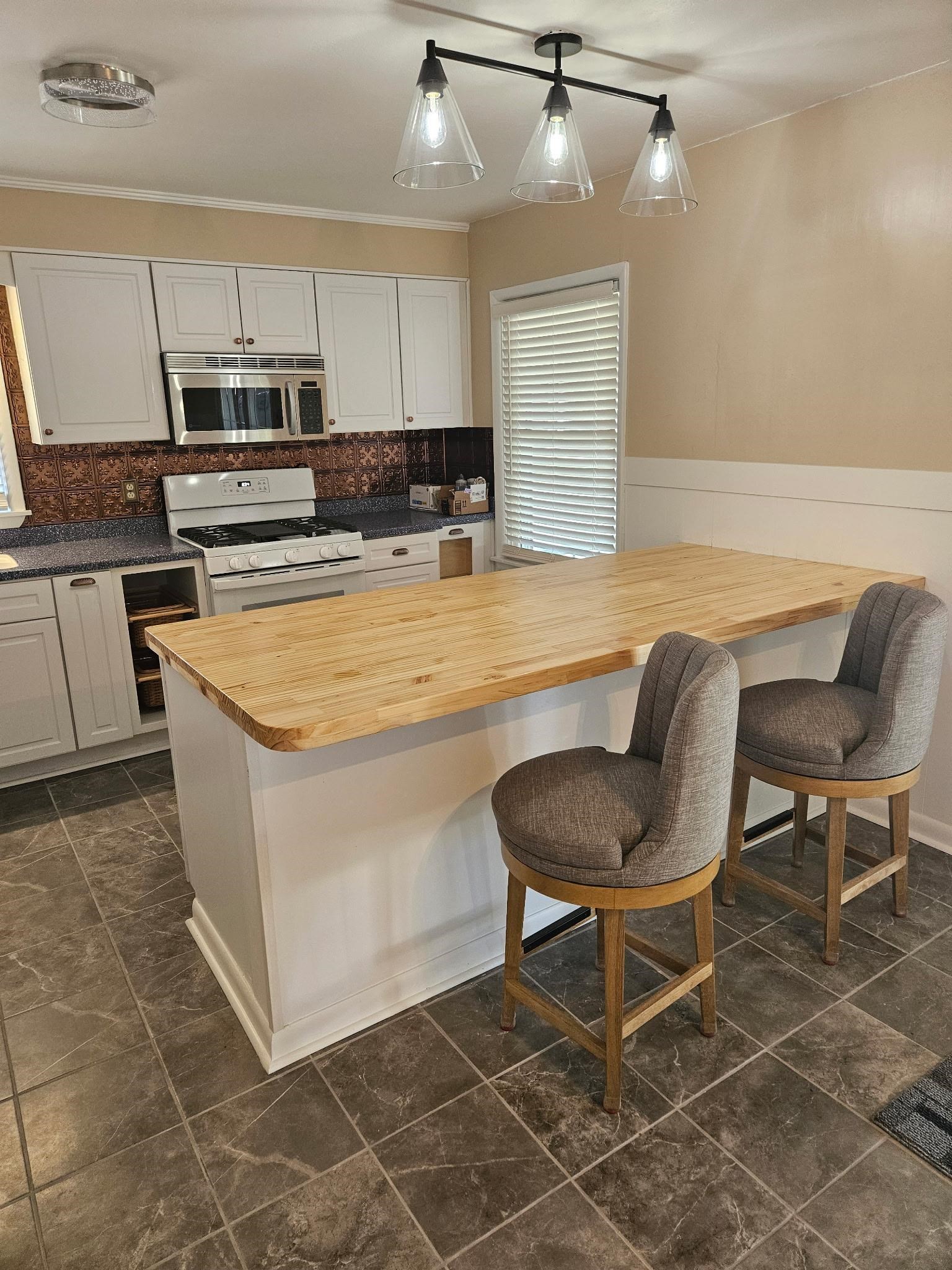 3424 Daviess St, Owensboro, Kentucky 42303, 2 Bedrooms Bedrooms, ,1 BathroomBathrooms,Single Family Residence,For Sale,Daviess St,93628