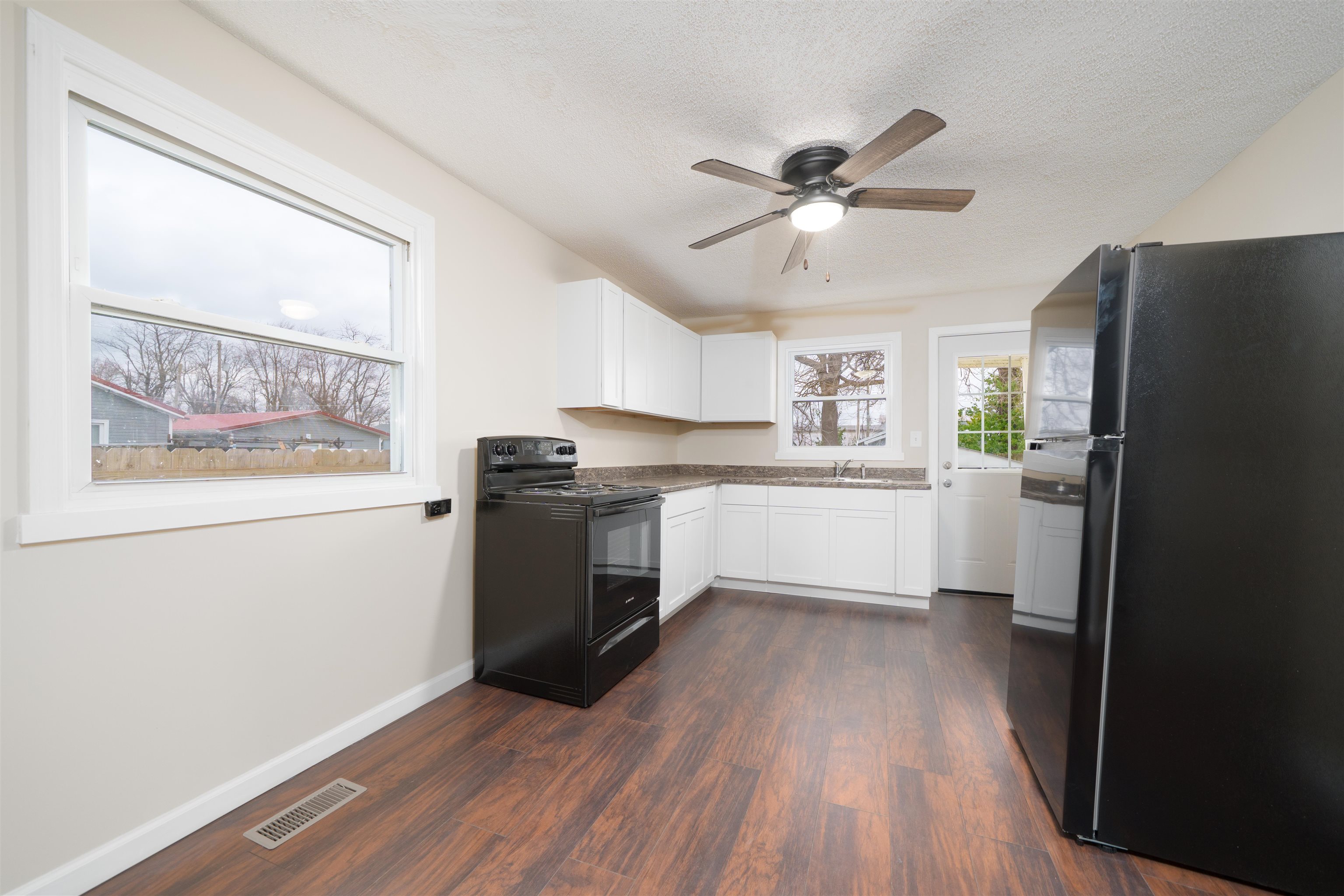 709 Poindexter St, Owensboro, Kentucky 42301, 2 Bedrooms Bedrooms, ,1 BathroomBathrooms,Single Family Residence,For Sale,Poindexter St,93630