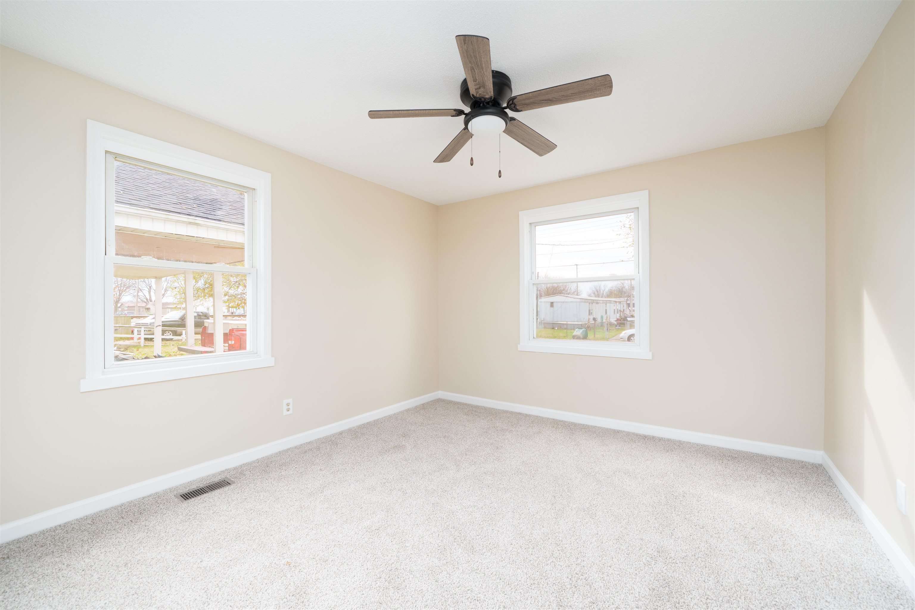 709 Poindexter St, Owensboro, Kentucky 42301, 2 Bedrooms Bedrooms, ,1 BathroomBathrooms,Single Family Residence,For Sale,Poindexter St,93630