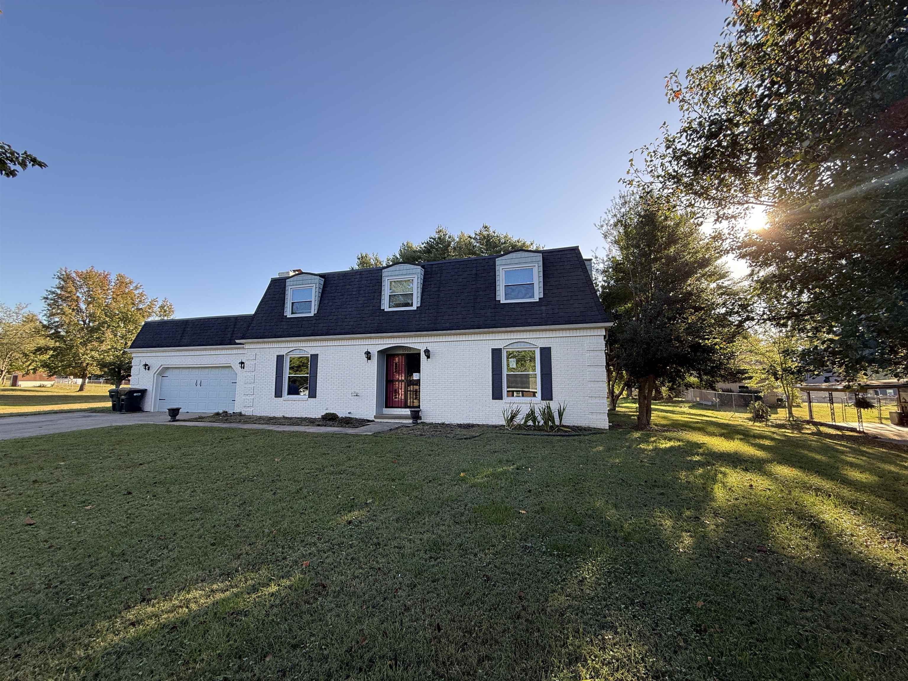 1910 Lakeshore Drive, Madisonville, Kentucky 42431, 4 Bedrooms Bedrooms, ,2 BathroomsBathrooms,Single Family Residence,For Sale,Lakeshore Drive,93636