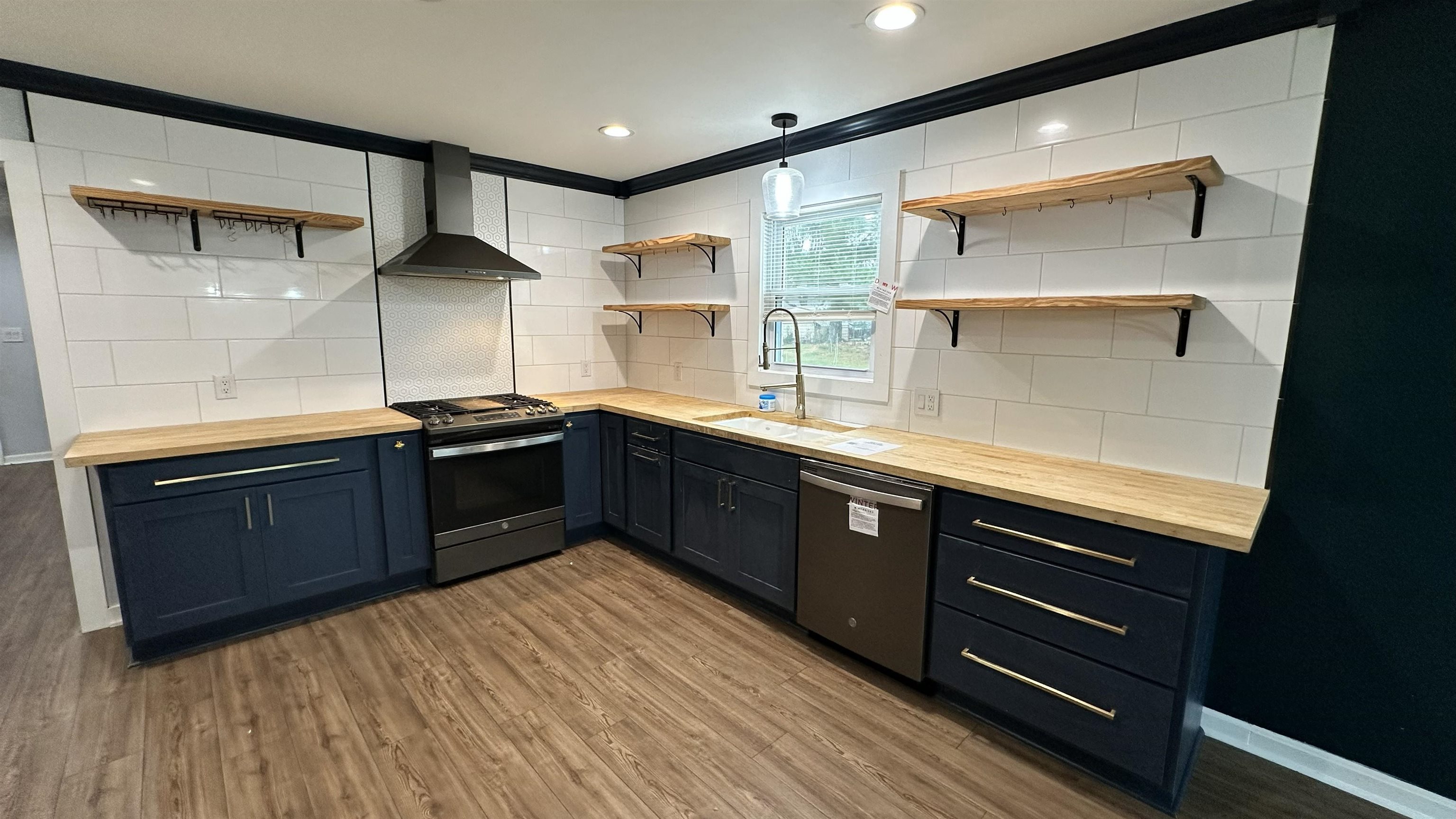 1910 Lakeshore Drive, Madisonville, Kentucky 42431, 4 Bedrooms Bedrooms, ,2 BathroomsBathrooms,Single Family Residence,For Sale,Lakeshore Drive,93636