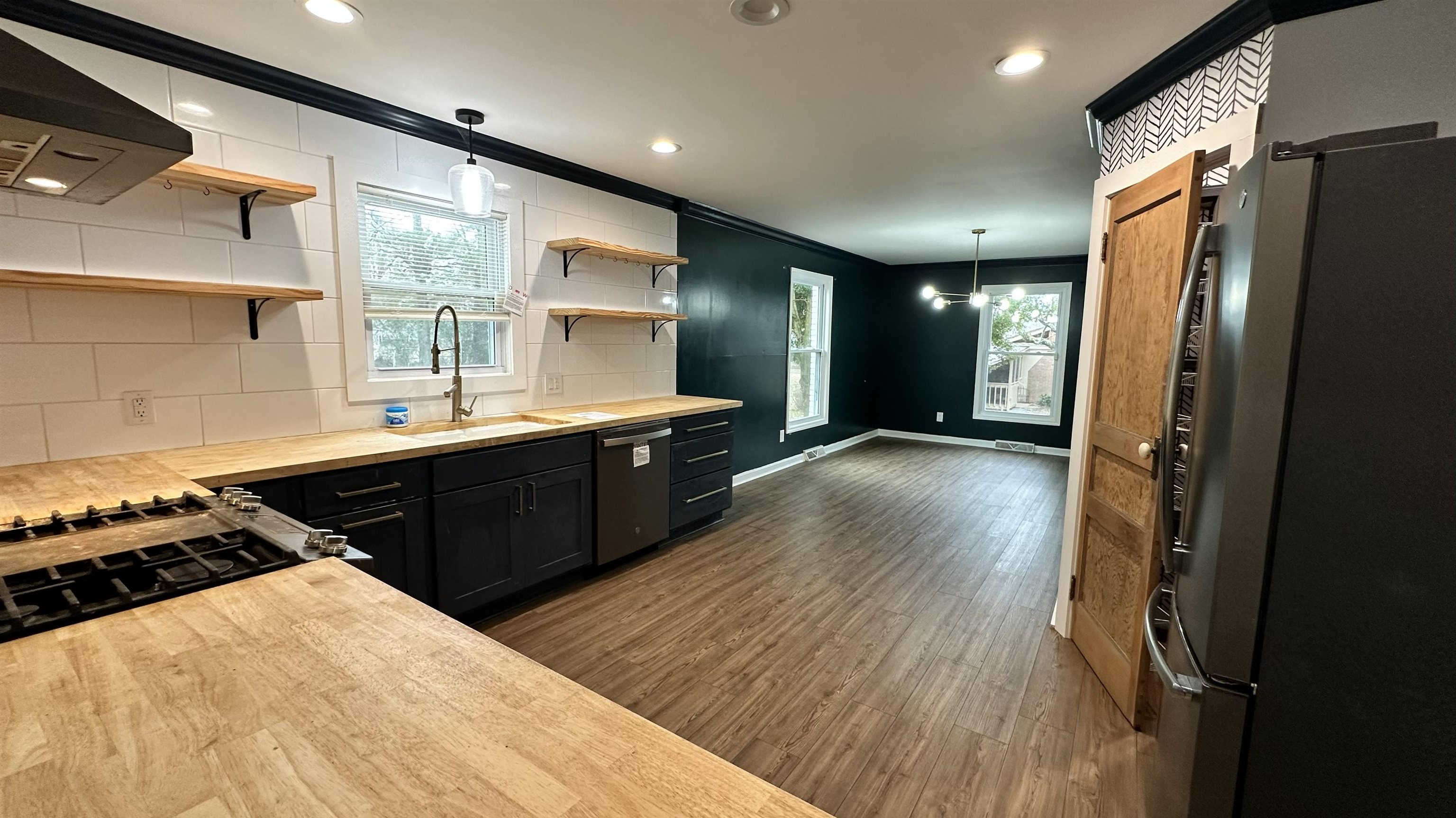 1910 Lakeshore Drive, Madisonville, Kentucky 42431, 4 Bedrooms Bedrooms, ,2 BathroomsBathrooms,Single Family Residence,For Sale,Lakeshore Drive,93636