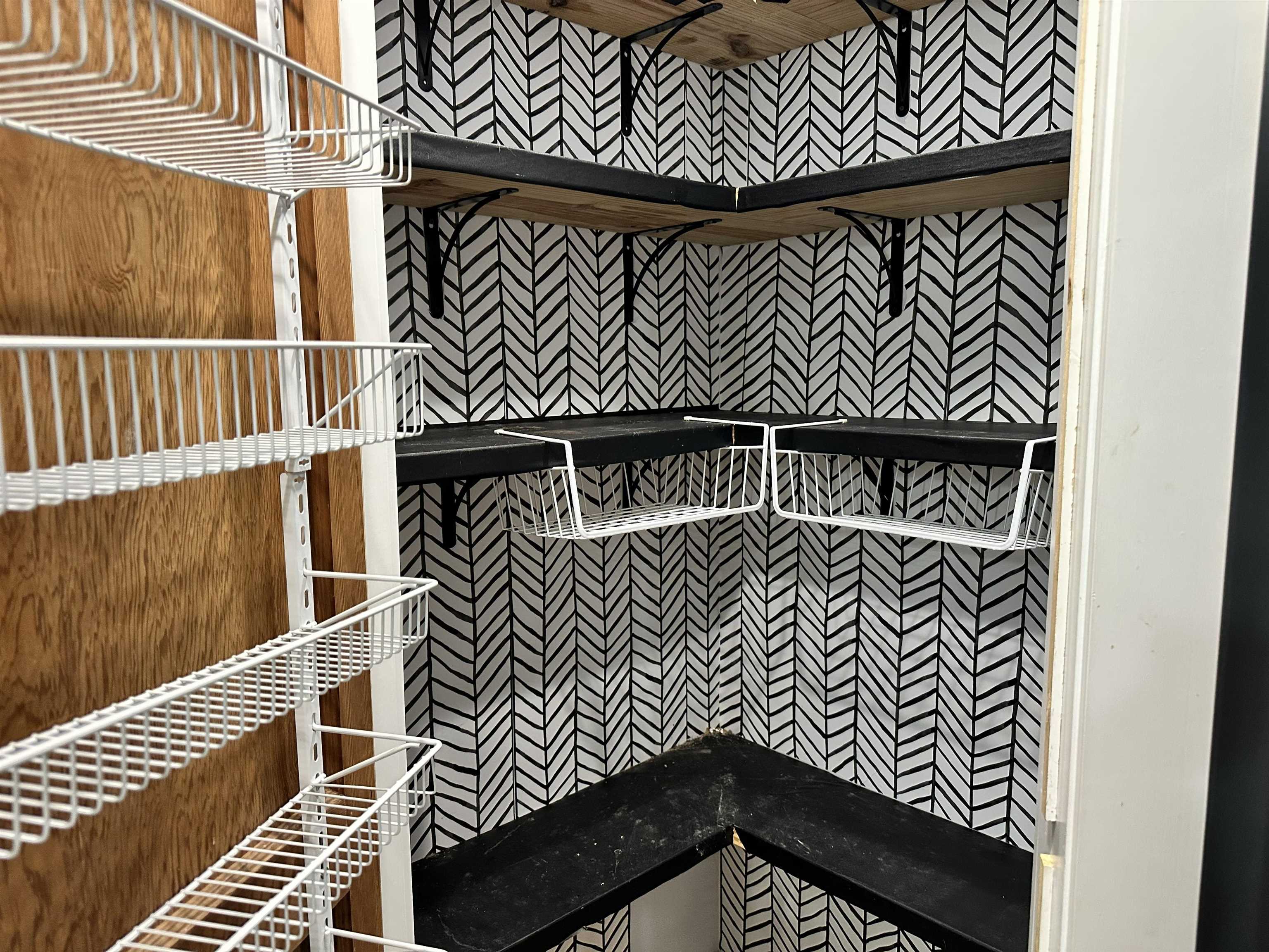 1910 Lakeshore Drive, Madisonville, Kentucky 42431, 4 Bedrooms Bedrooms, ,2 BathroomsBathrooms,Single Family Residence,For Sale,Lakeshore Drive,93636